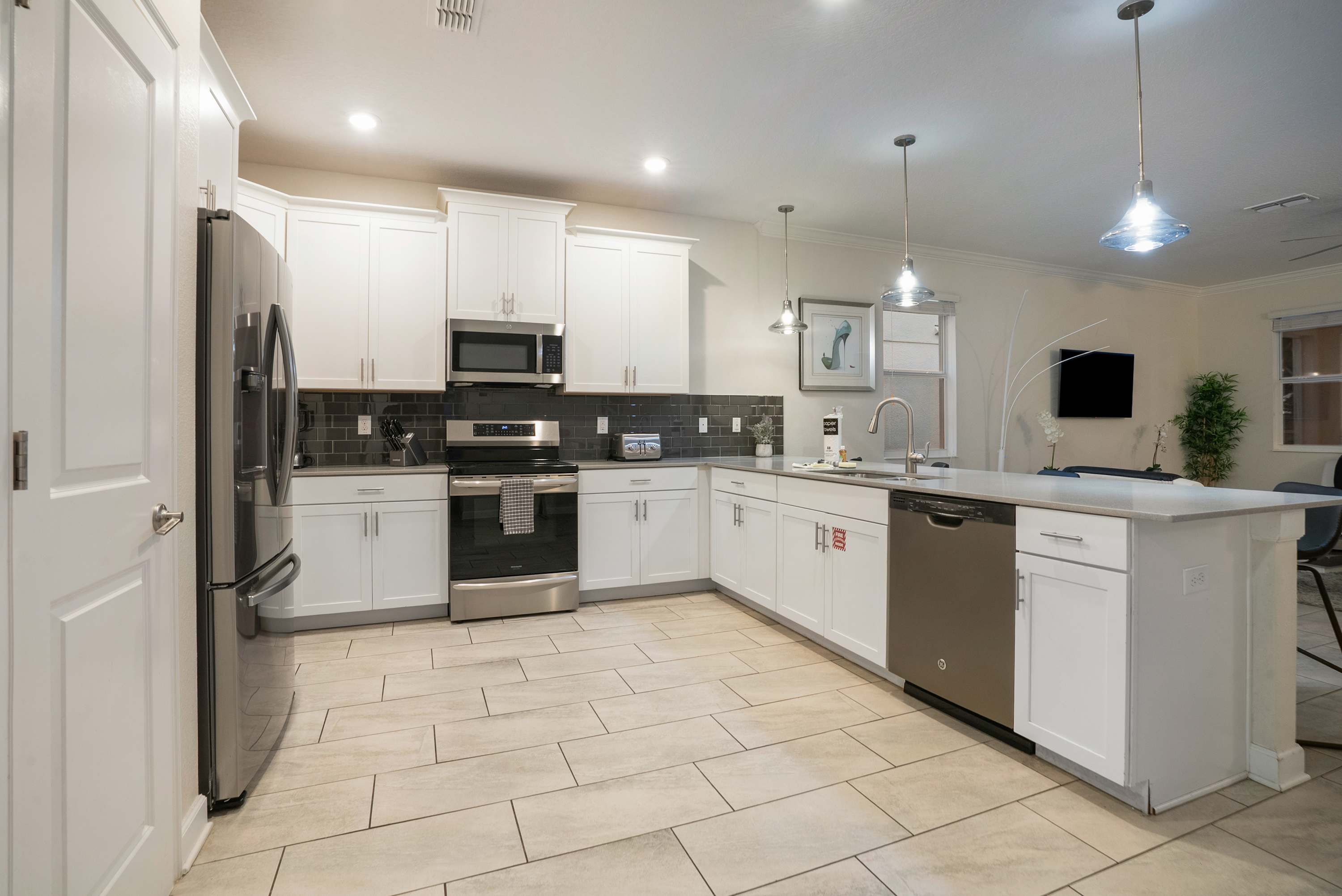 8BR family retreat w/ game room & pool