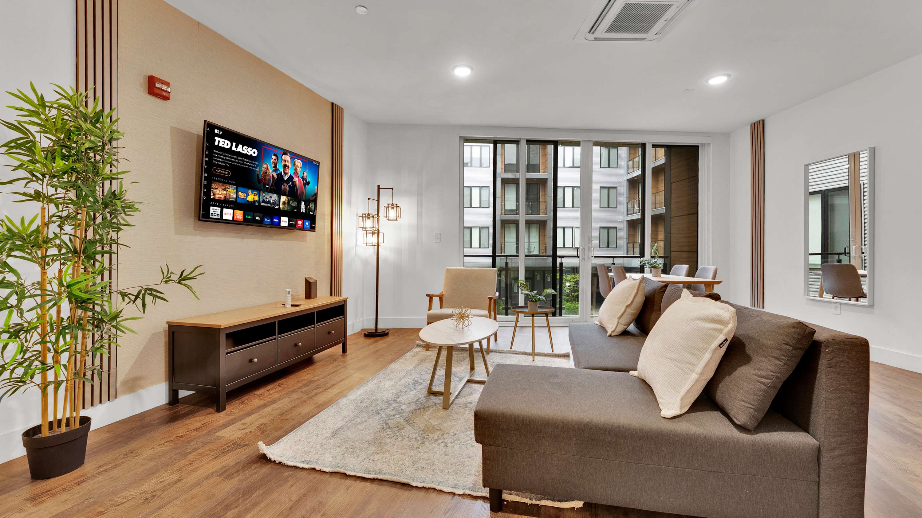 Charming Oasis With Modern Décor And Spacious Living - Inviting Retreat - Philadelphia, PA