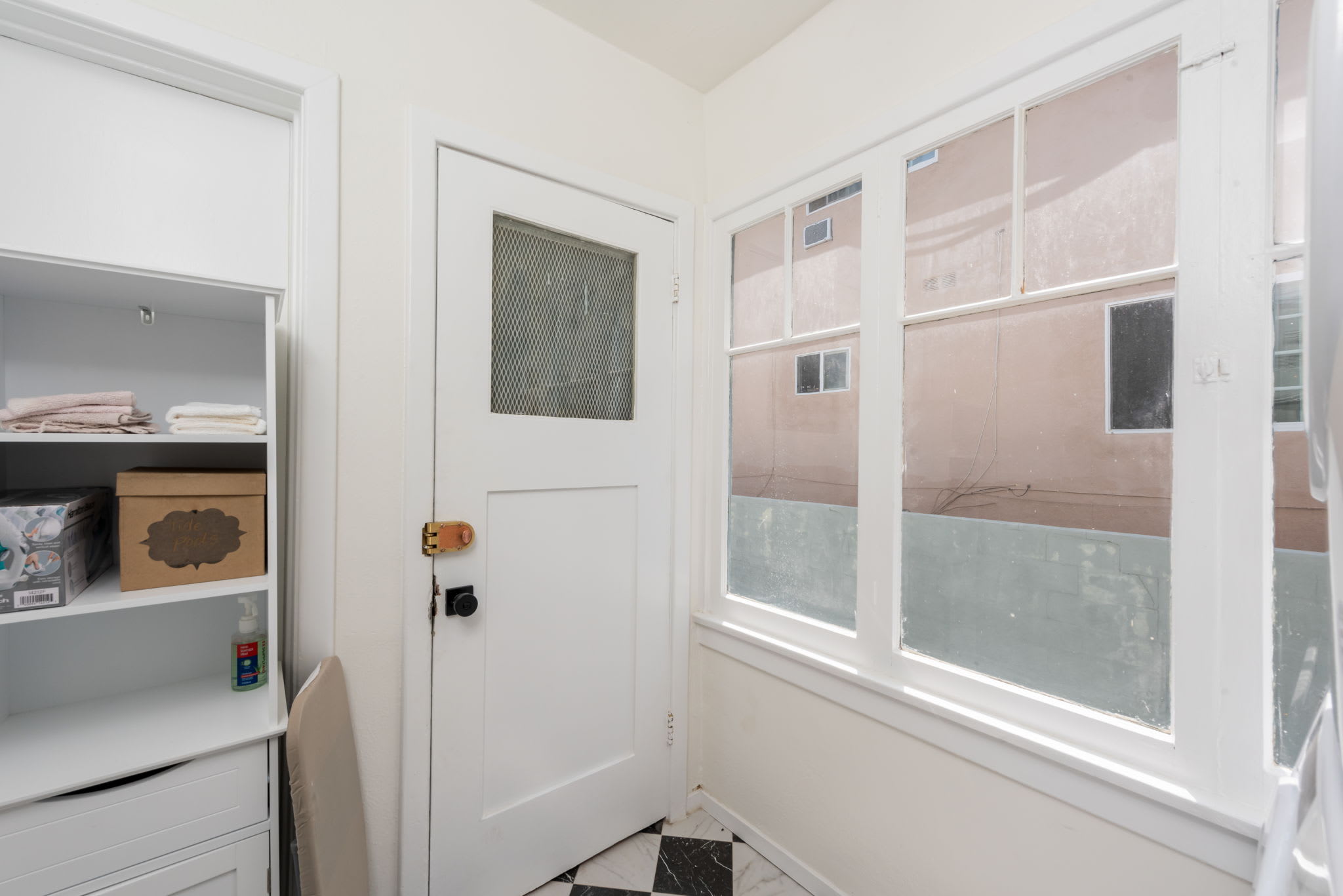 Remodeled Pico-Robertson Apt · 3BR + Parking