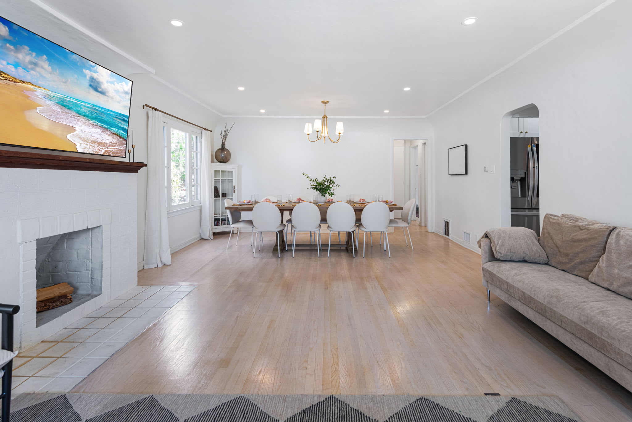 Remodeled Pico-Robertson Apt · 3BR + Parking