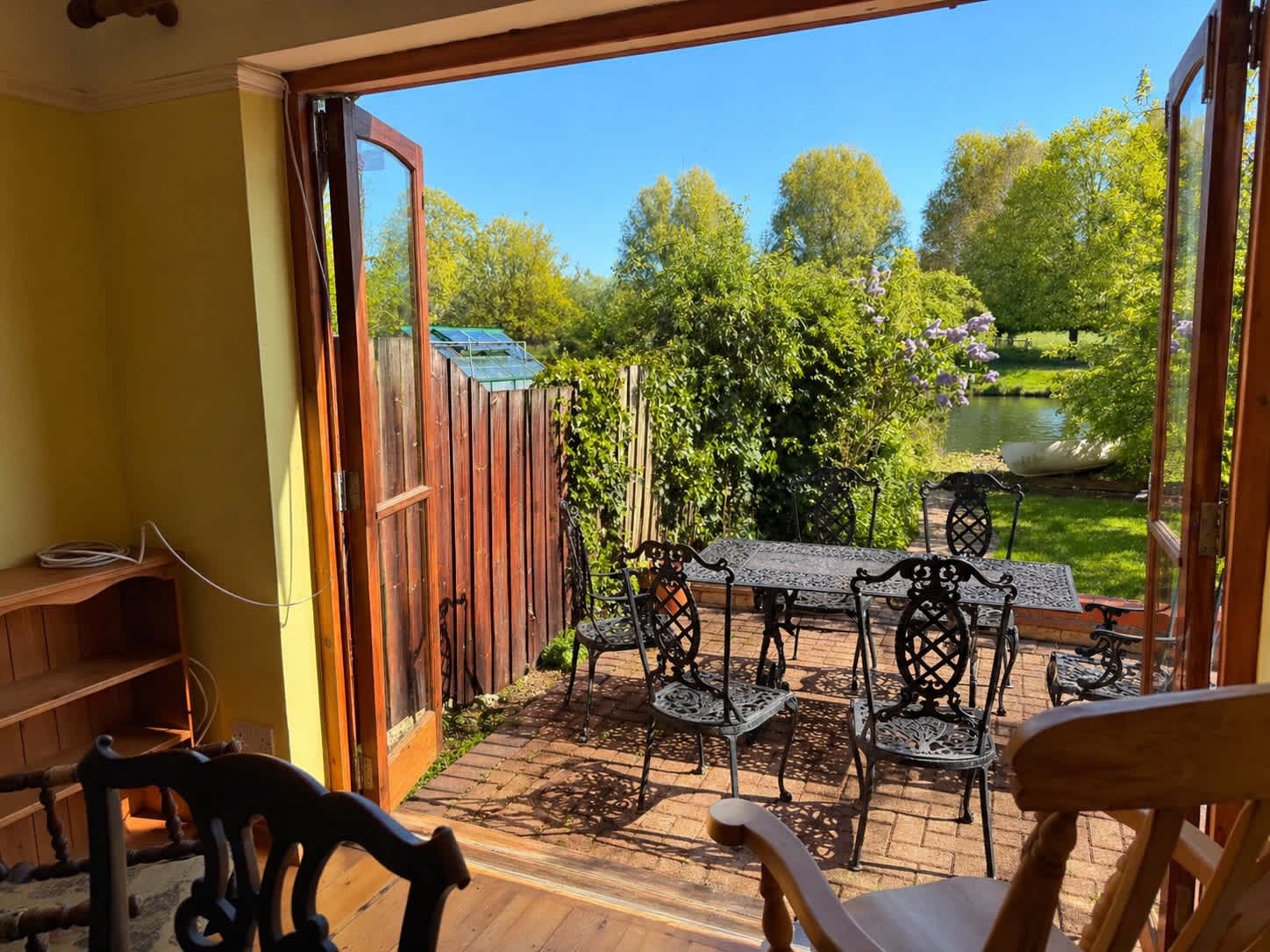 View The Boat Hole - Riverside Living in Cambridge in Water Street 20 CB4 1PA The Boat Hole - Riverside Living in Cambridge in Water Street 20 CB4 1PA - Property image 20 - VivreStays