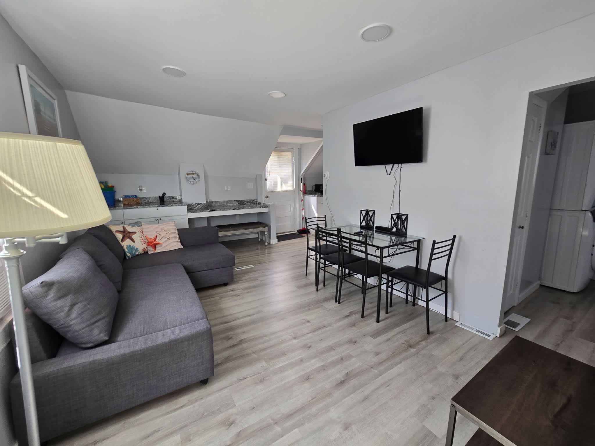 Living Room — photo 4
