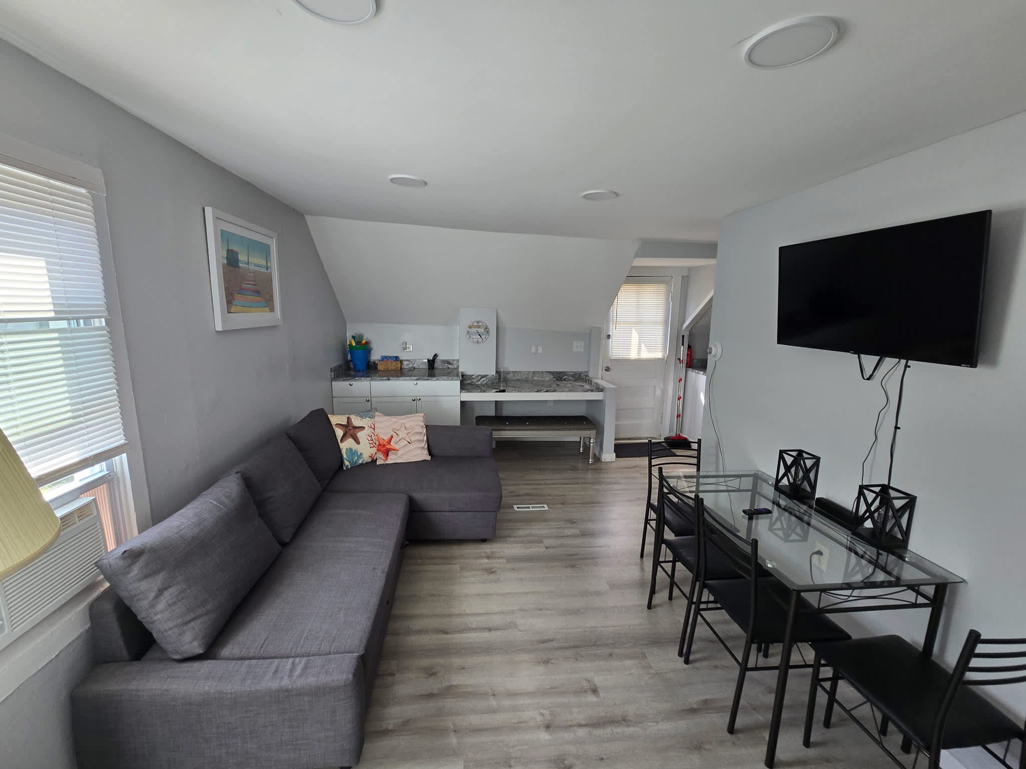 Living Room — photo 3