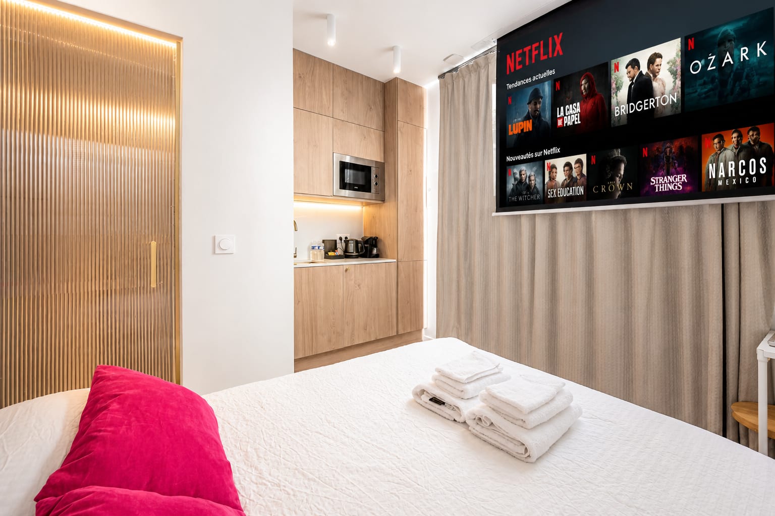 Photo Suite cinema avec videoprojecteur et Netflix
