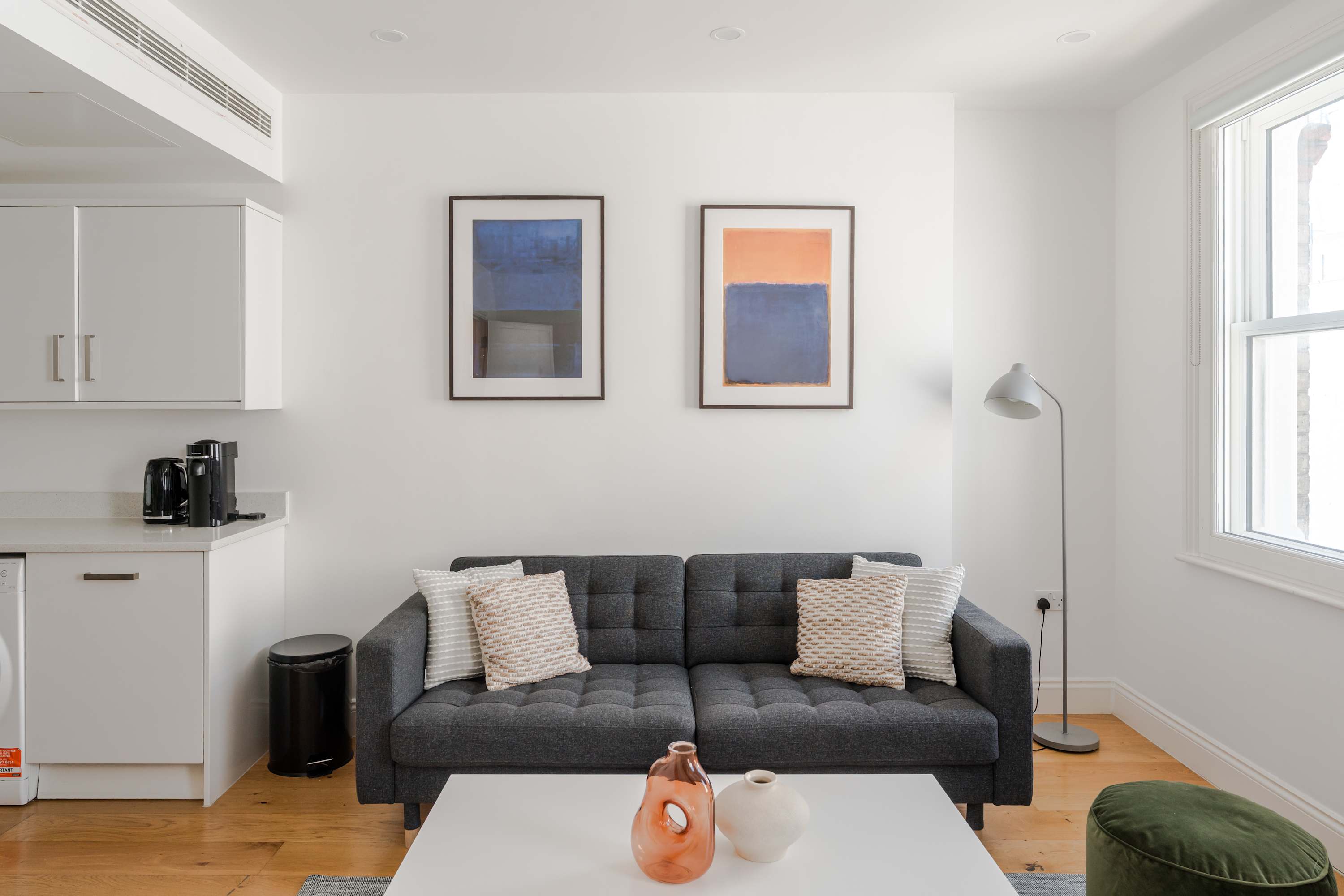 View 3-Bed Flat Near Oxford Circus - Sleeps 6 in Evelyn Yard, 3 W1T 3-Bed Flat Near Oxford Circus - Sleeps 6 in Evelyn Yard, 3 W1T - Property image 17 - VivreStays