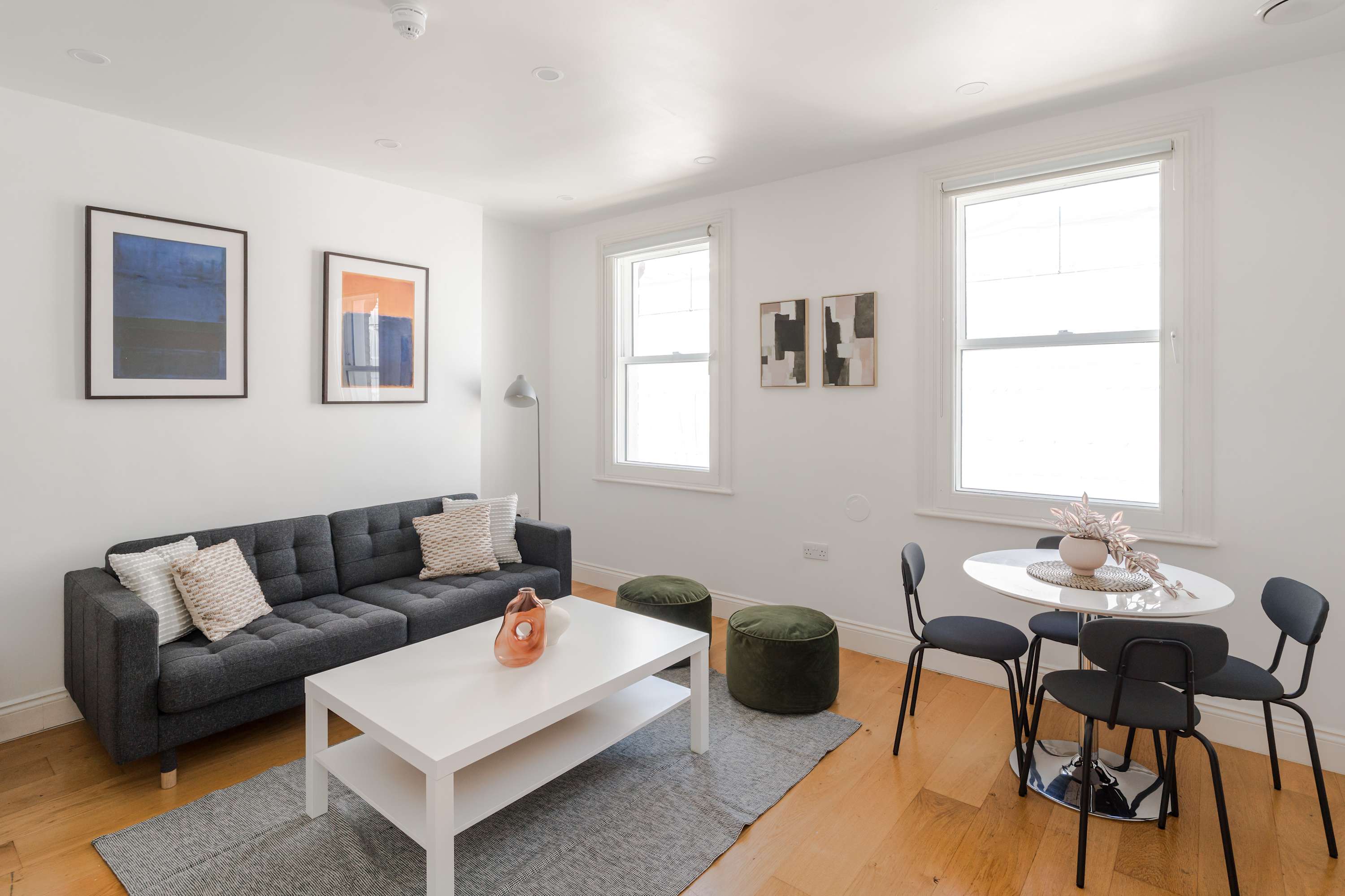 View 3-Bed Flat Near Oxford Circus - Sleeps 6 in Evelyn Yard, 3 W1T 3-Bed Flat Near Oxford Circus - Sleeps 6 in Evelyn Yard, 3 W1T - Property image 3 - VivreStays
