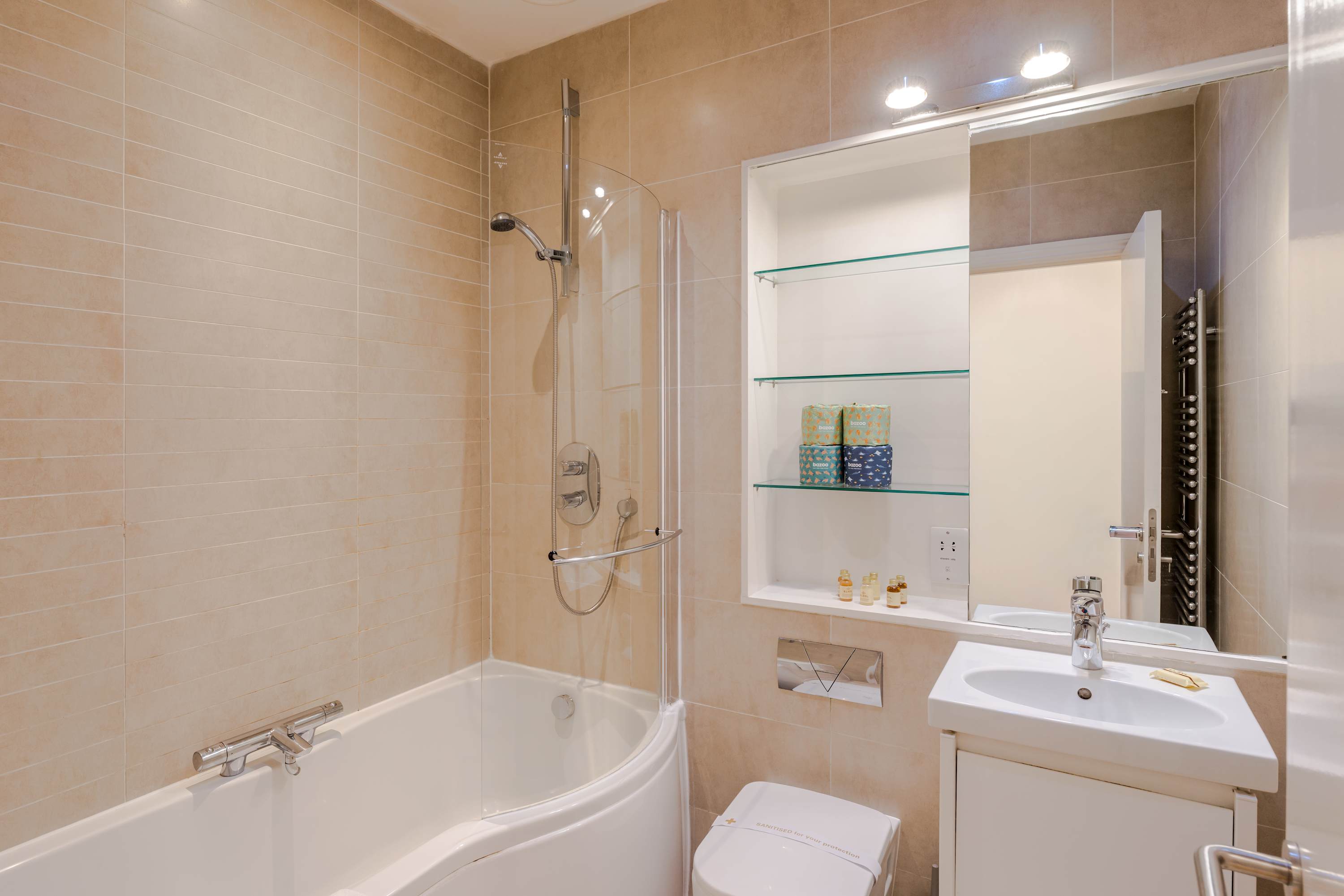 View 3-Bed Flat Near Oxford Circus - Sleeps 6 in Evelyn Yard, 3 W1T 3-Bed Flat Near Oxford Circus - Sleeps 6 in Evelyn Yard, 3 W1T - Property image 14 - VivreStays