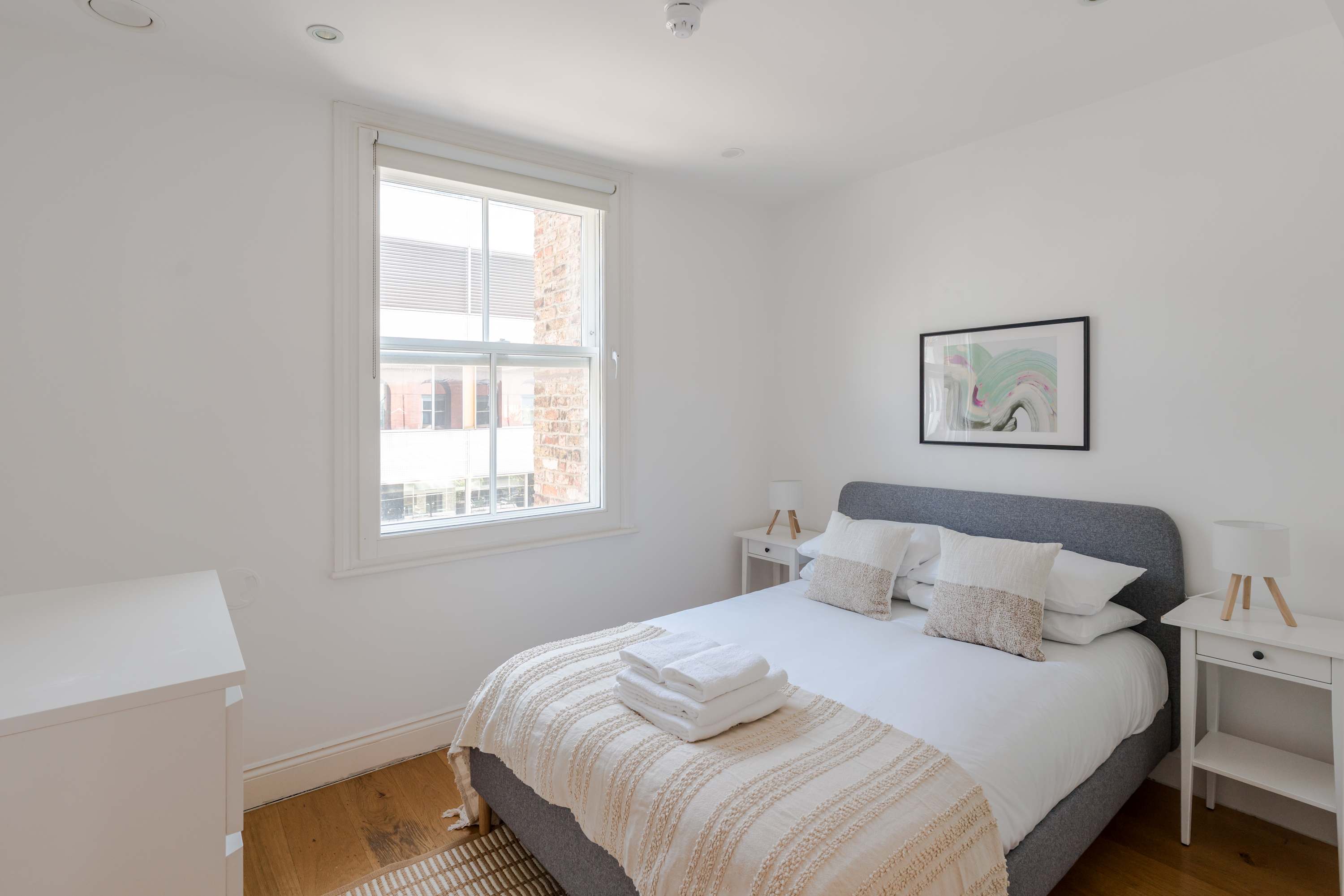 View 3-Bed Flat Near Oxford Circus - Sleeps 6 in Evelyn Yard, 3 W1T 3-Bed Flat Near Oxford Circus - Sleeps 6 in Evelyn Yard, 3 W1T - Property image 10 - VivreStays