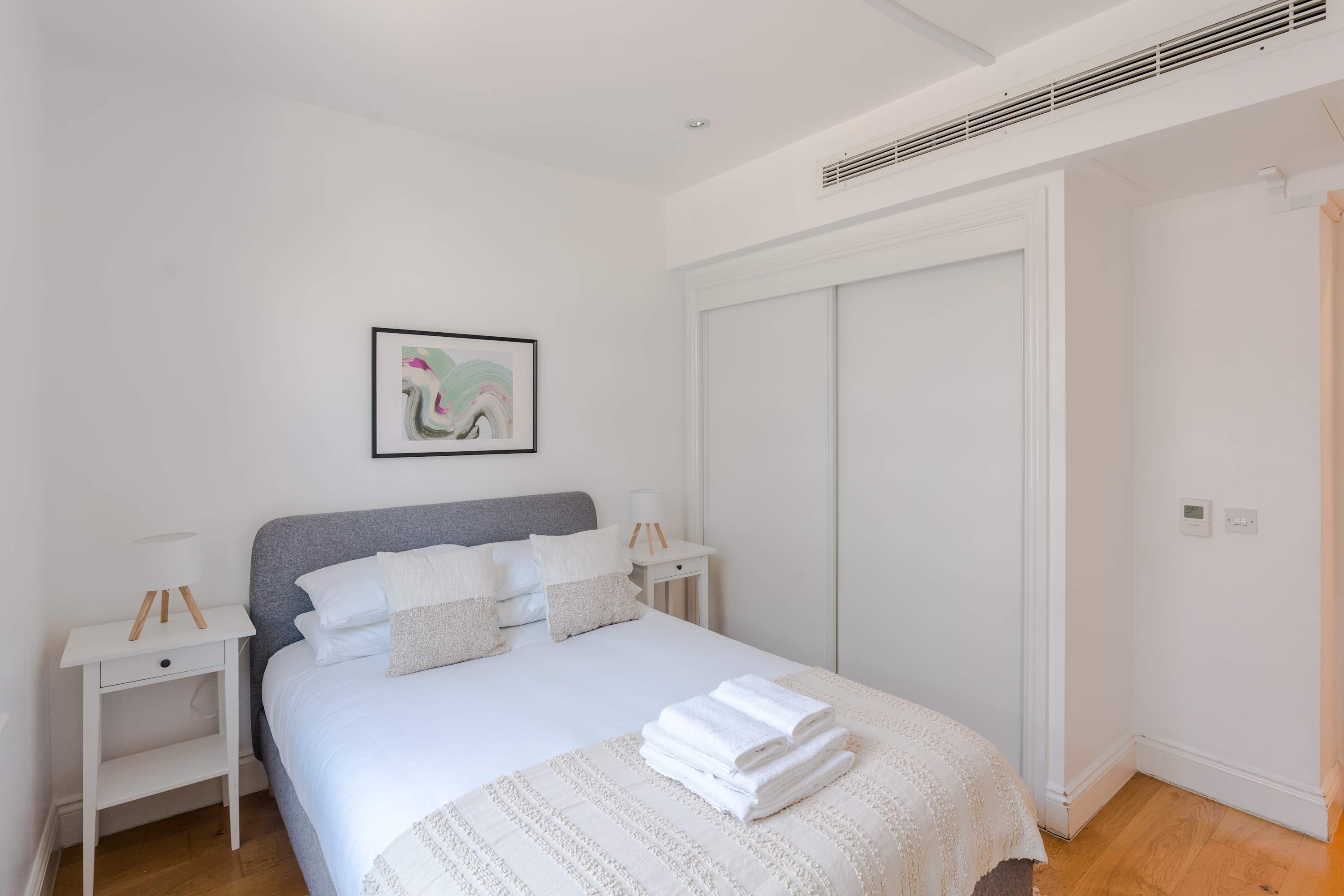 View 3-Bed Flat Near Oxford Circus - Sleeps 6 in Evelyn Yard, 3 W1T 3-Bed Flat Near Oxford Circus - Sleeps 6 in Evelyn Yard, 3 W1T - Property image 18 - VivreStays