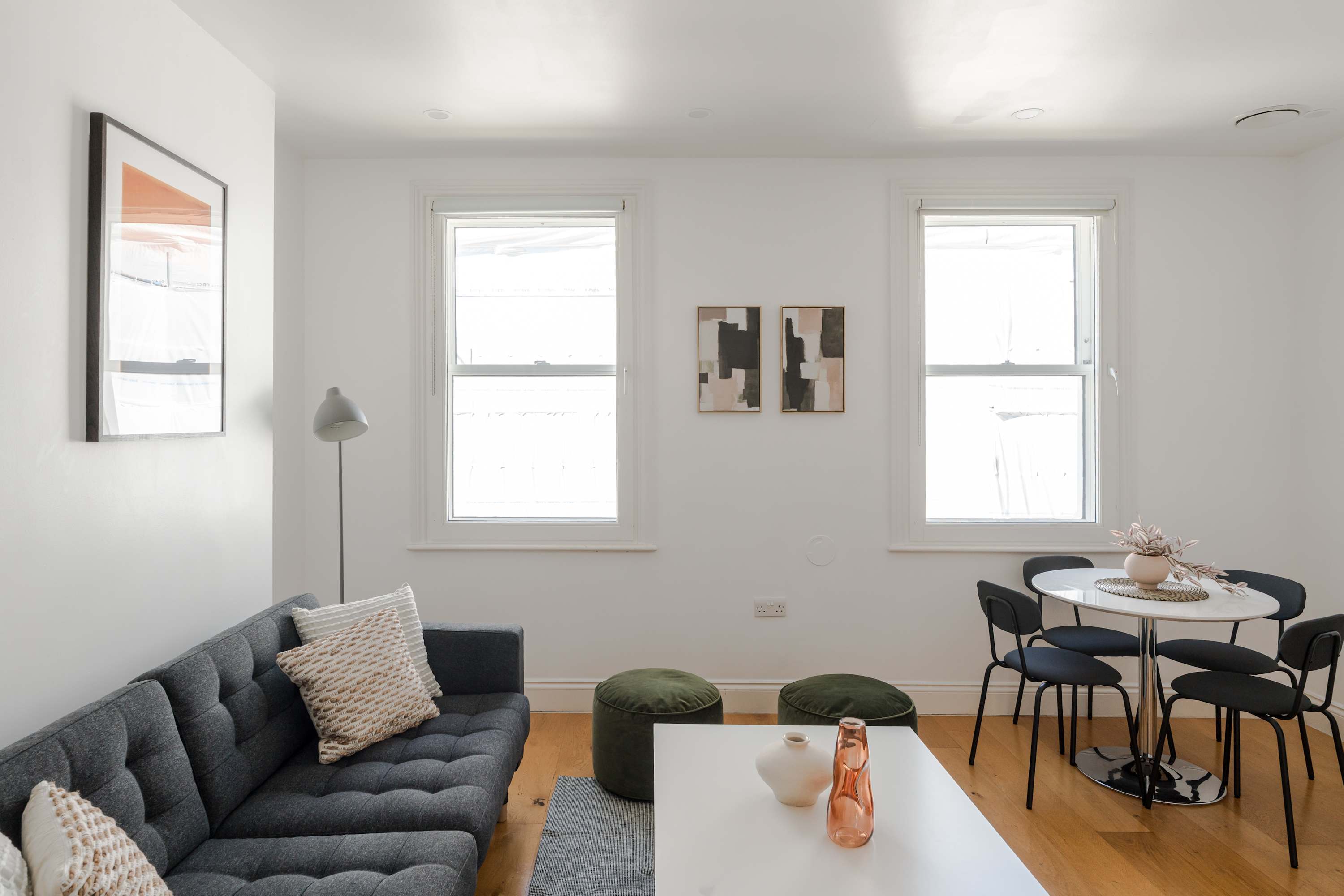 View 3-Bed Flat Near Oxford Circus - Sleeps 6 in Evelyn Yard, 3 W1T 3-Bed Flat Near Oxford Circus - Sleeps 6 in Evelyn Yard, 3 W1T - Property image 4 - VivreStays