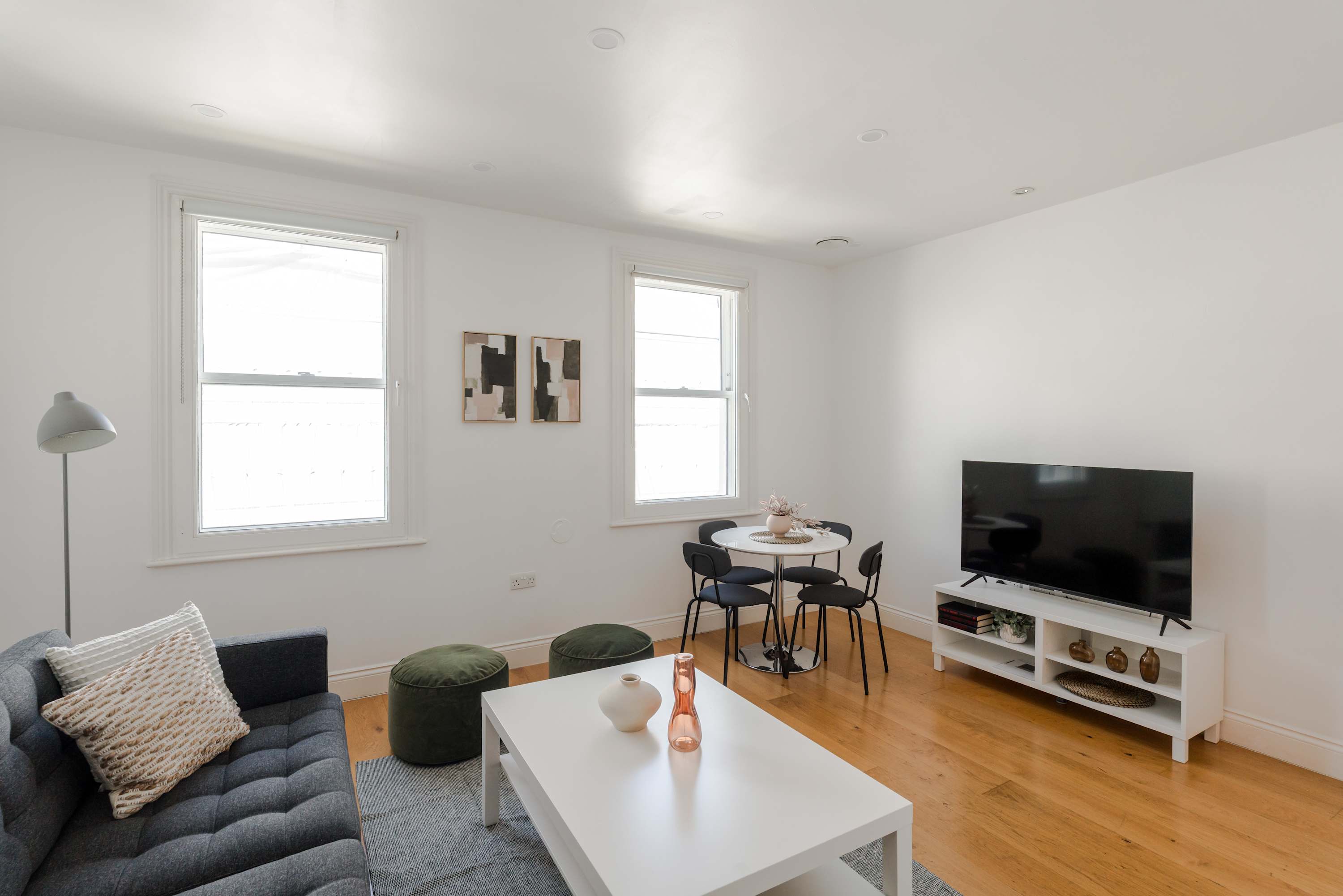 3-Bed Flat Near Oxford Circus - Sleeps 6 serviced apartment - UK - VivreStays