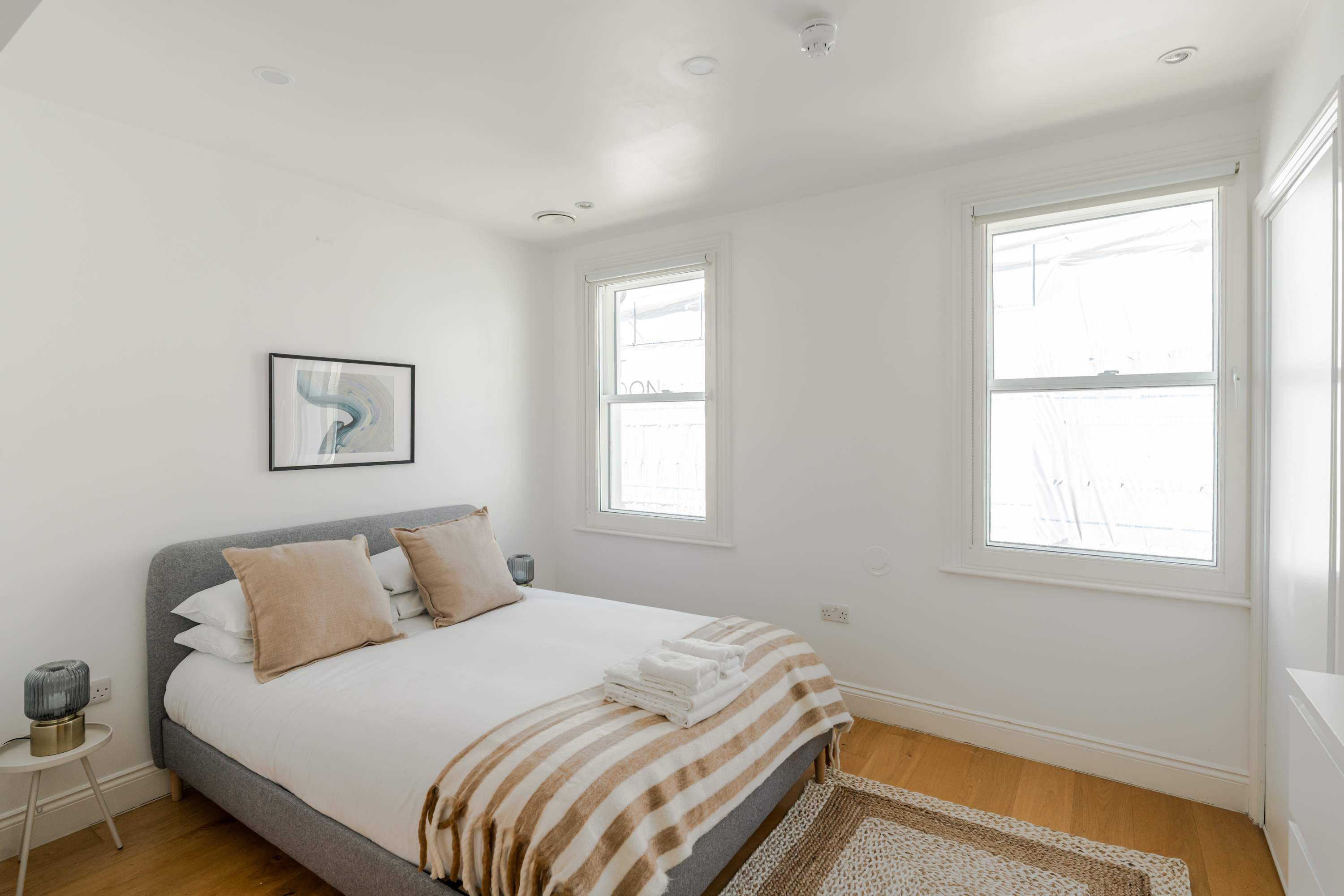 View 3-Bed Flat Near Oxford Circus - Sleeps 6 in Evelyn Yard, 3 W1T 3-Bed Flat Near Oxford Circus - Sleeps 6 in Evelyn Yard, 3 W1T - Property image 8 - VivreStays