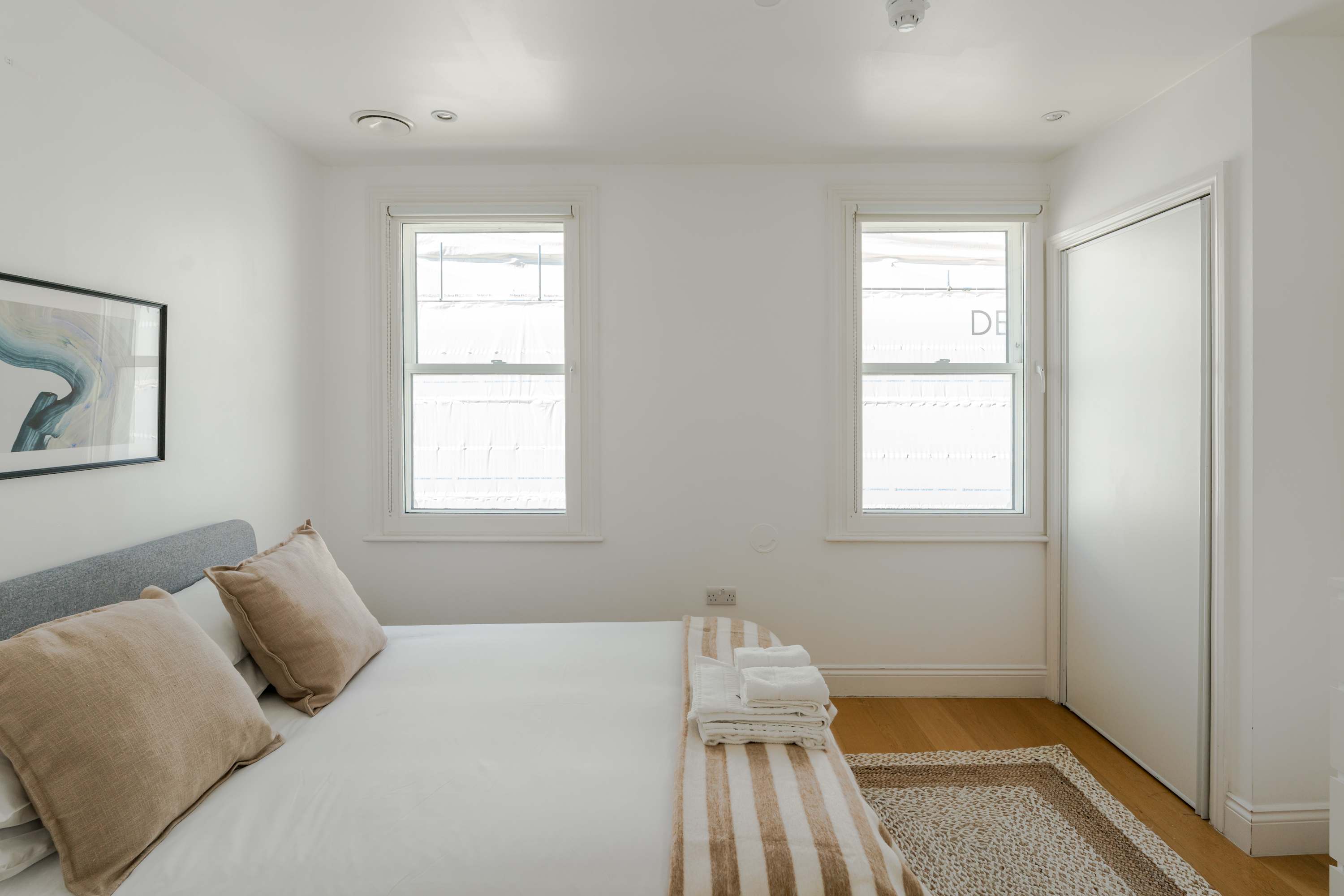 View 3-Bed Flat Near Oxford Circus - Sleeps 6 in Evelyn Yard, 3 W1T 3-Bed Flat Near Oxford Circus - Sleeps 6 in Evelyn Yard, 3 W1T - Property image 21 - VivreStays