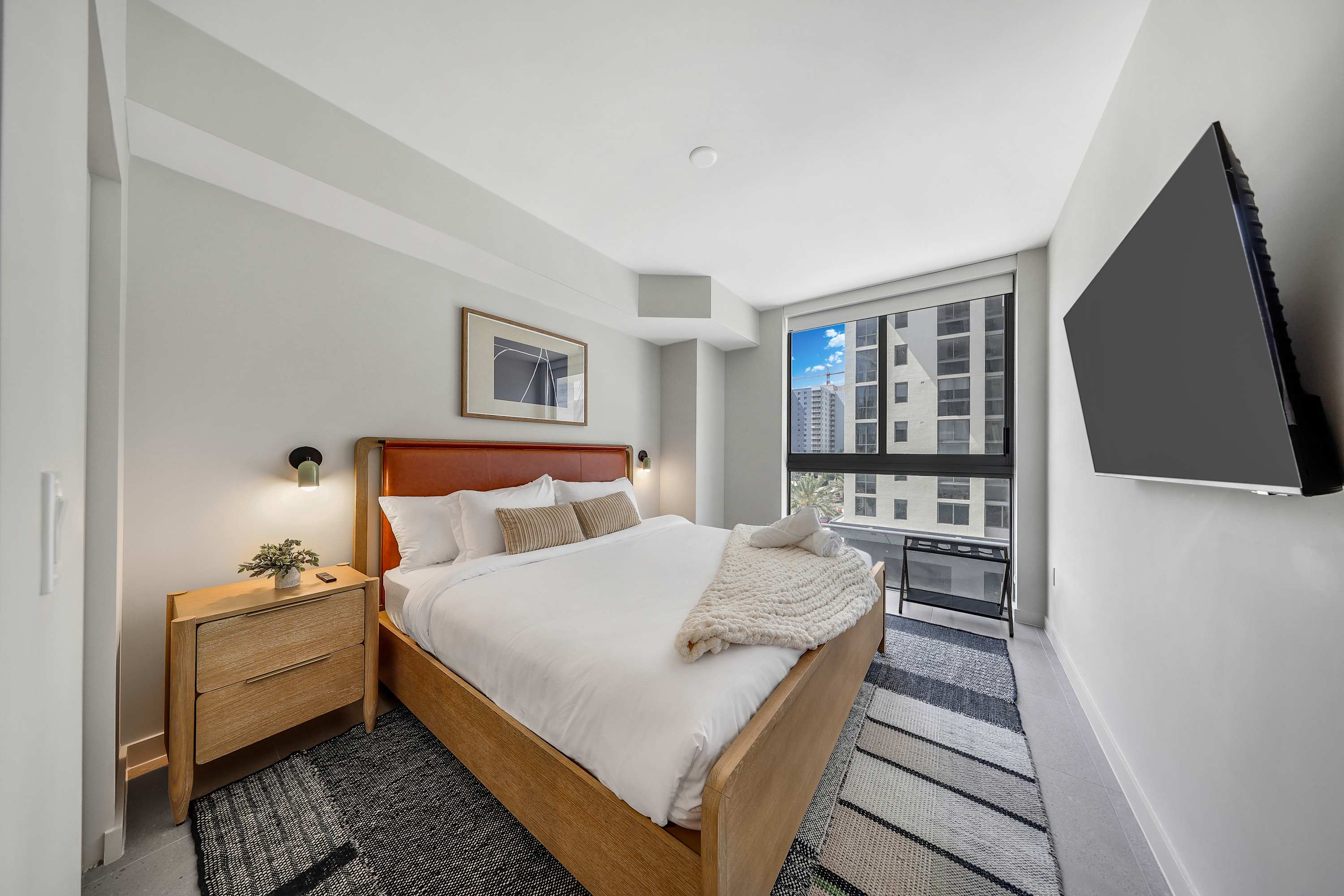 Steps to Bayfront Park - Prime Condo