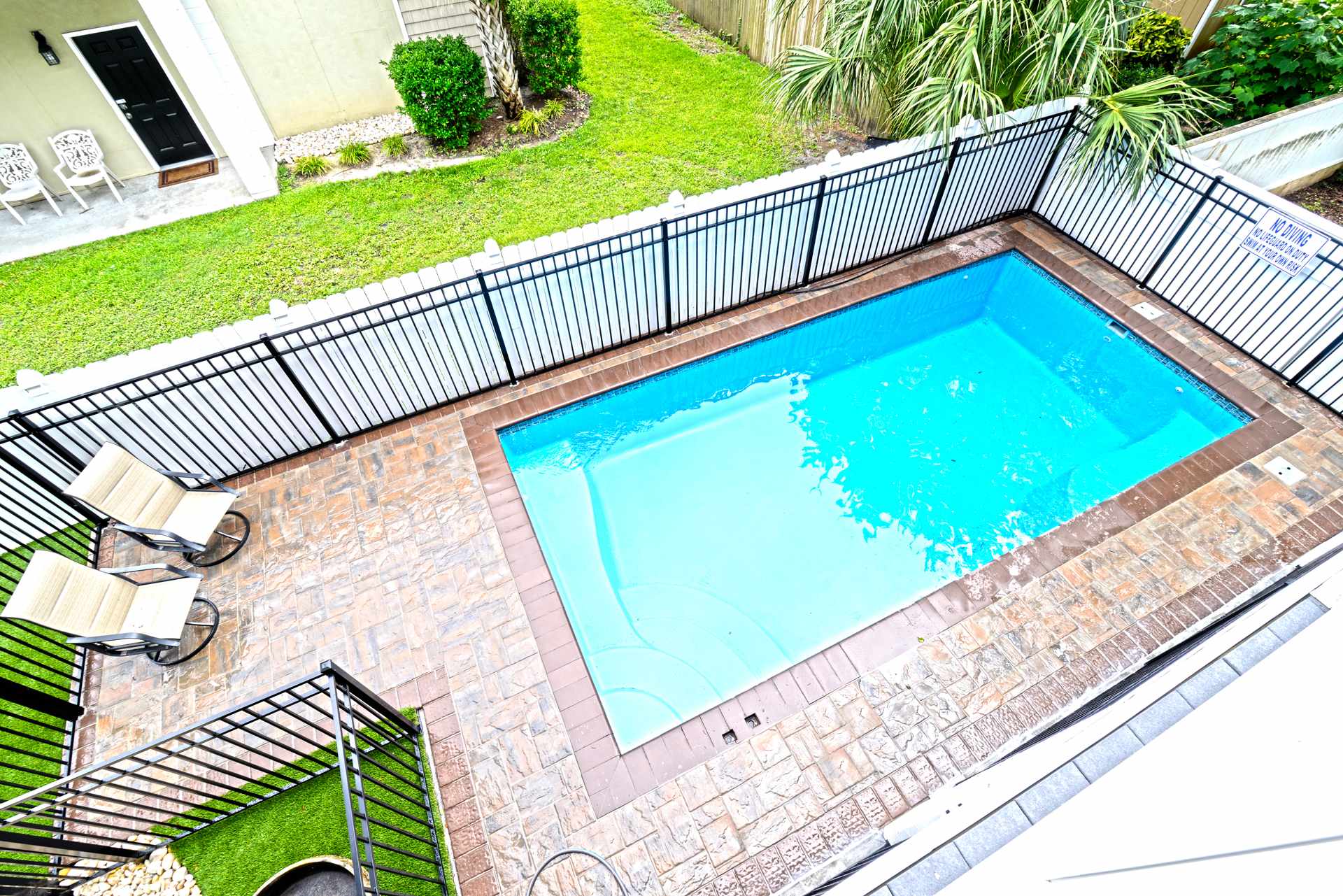 Sun and Games House w Swimming Pool Tons of Games Putting Green