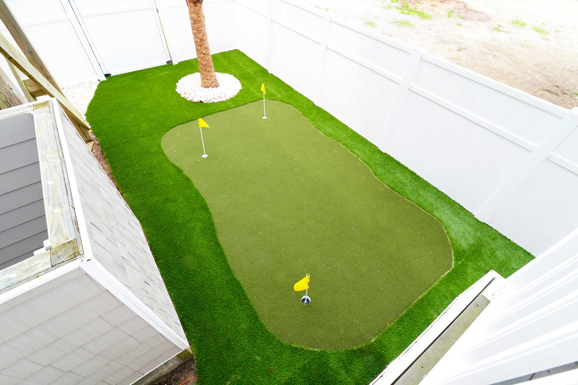 Sun and Games House w Swimming Pool Tons of Games Putting Green