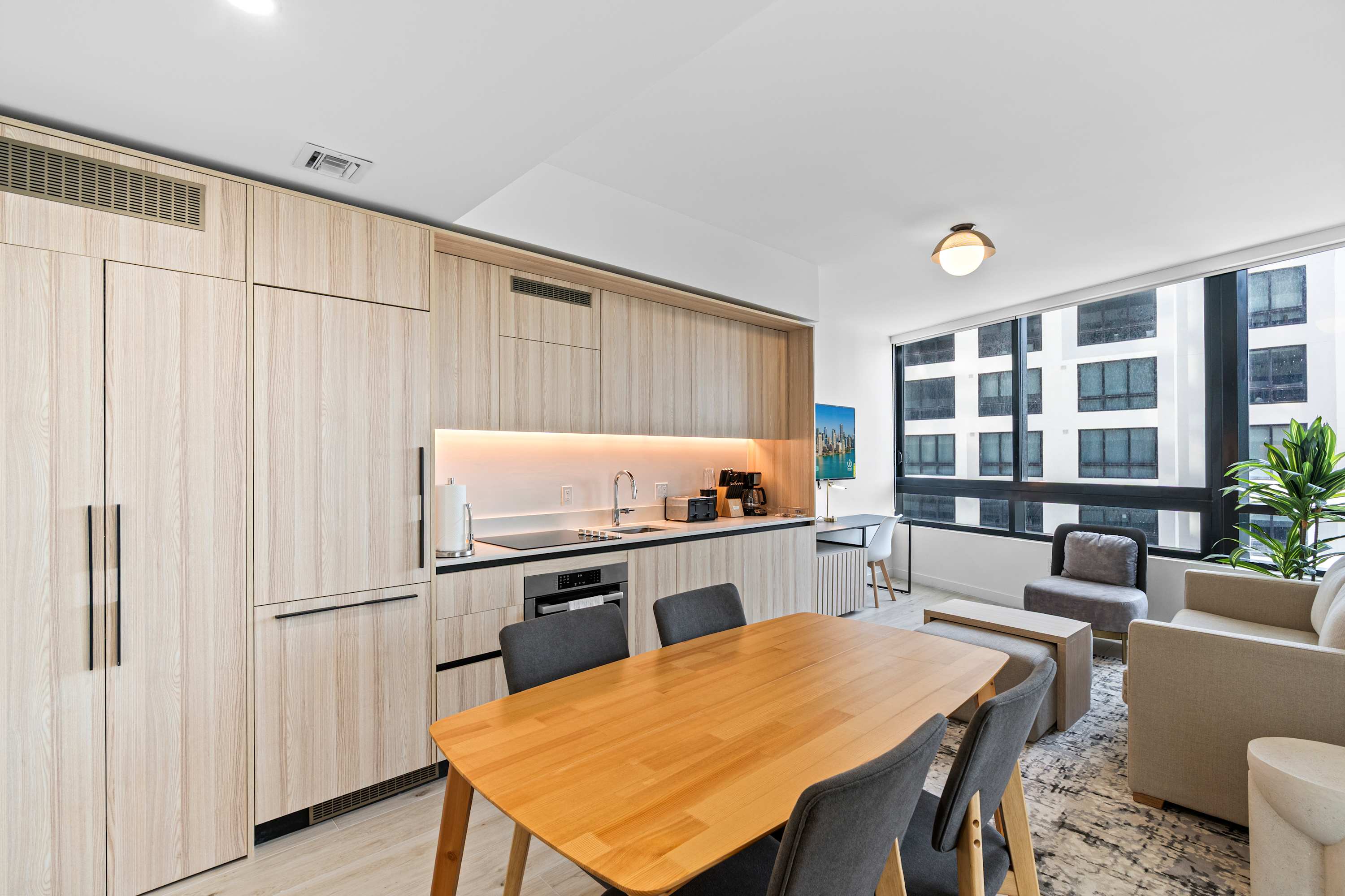 Stylish Downtown Miami Condo | Pool & Gym