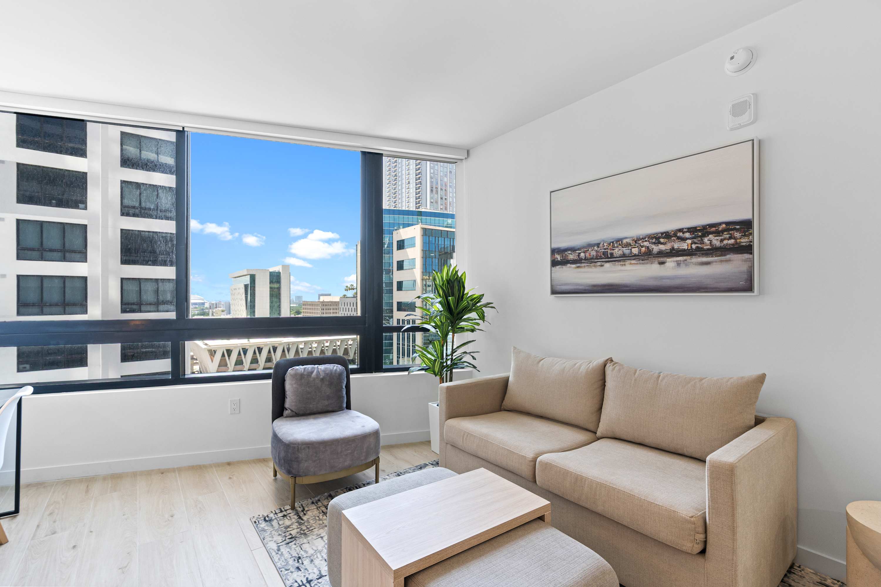 Stylish Downtown Miami Condo | Pool & Gym
