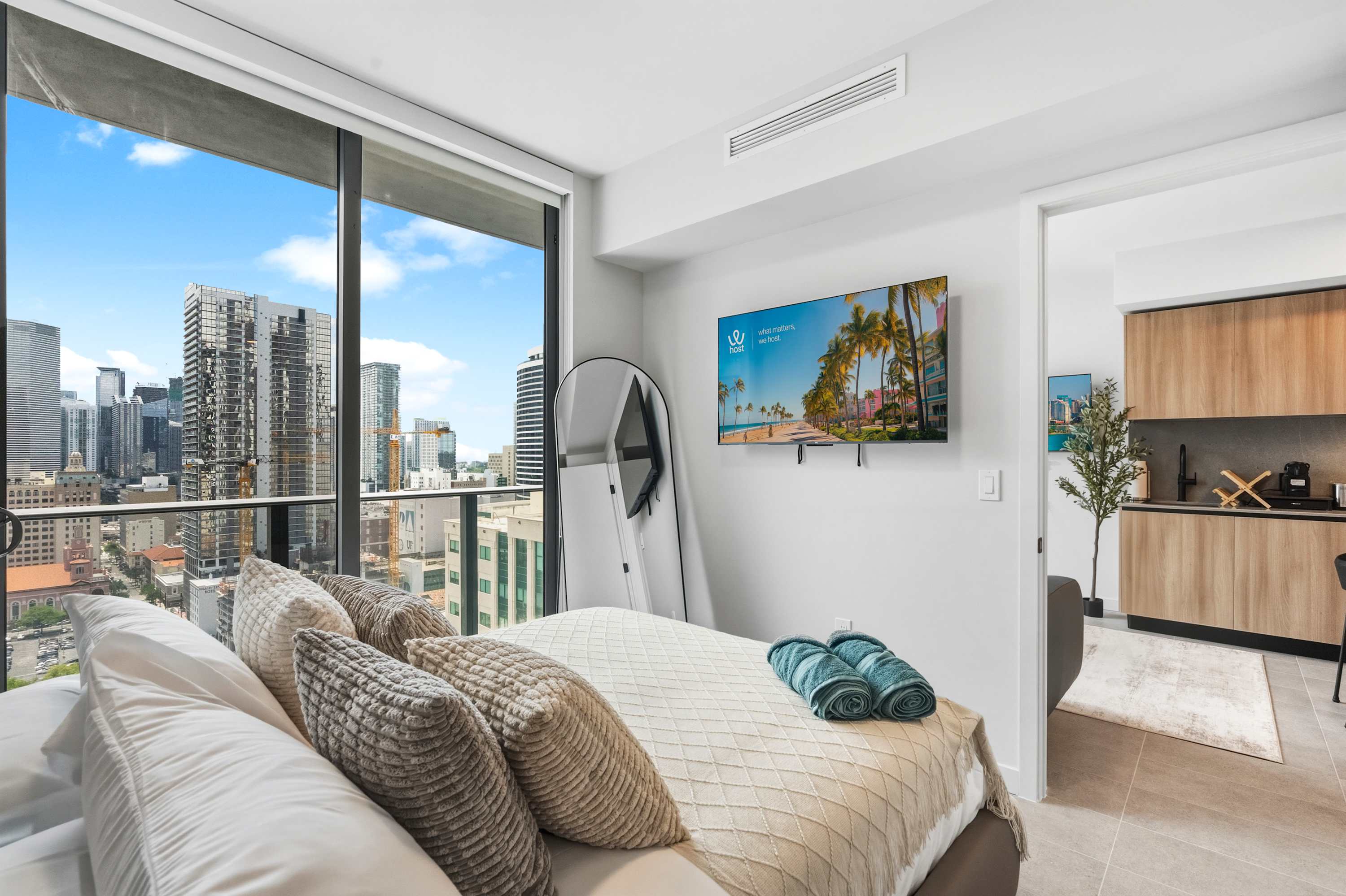 FIFA Fan Fest 10Min| Stylish 1BR+Den | Pool/CoWork