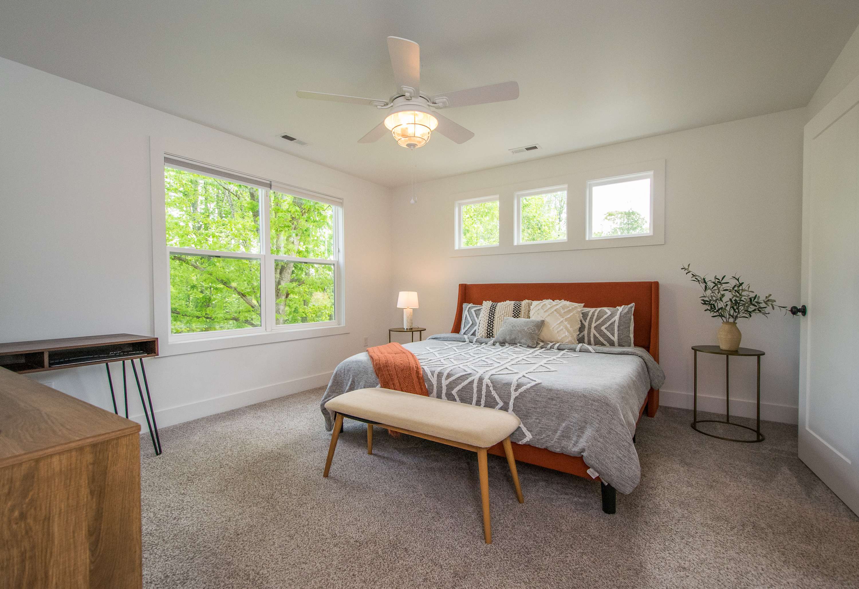 3BR Retreat w/ Deck + Fire Pit | Sleeps 8 | Free Tix