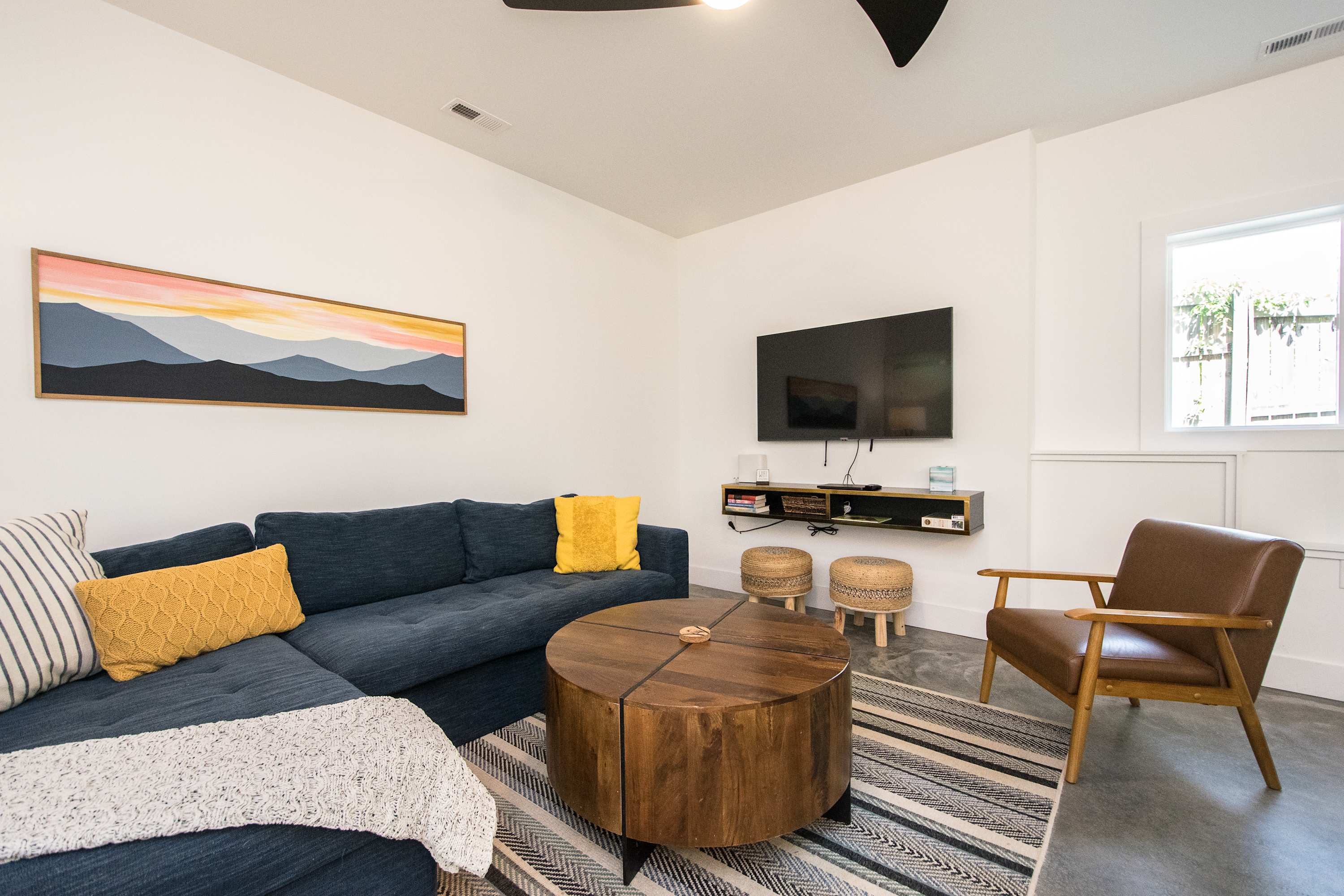 3BR Retreat w/ Deck + Fire Pit | Sleeps 8 | Free Tix