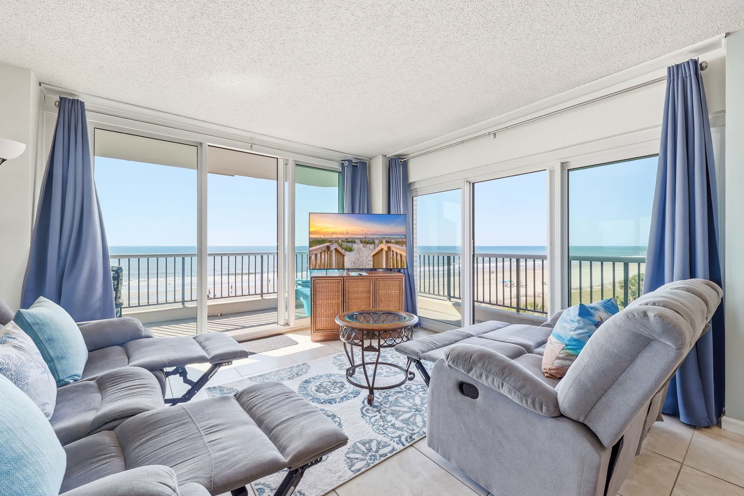 Serenity Suite Oceanfront w Reclining Sofa