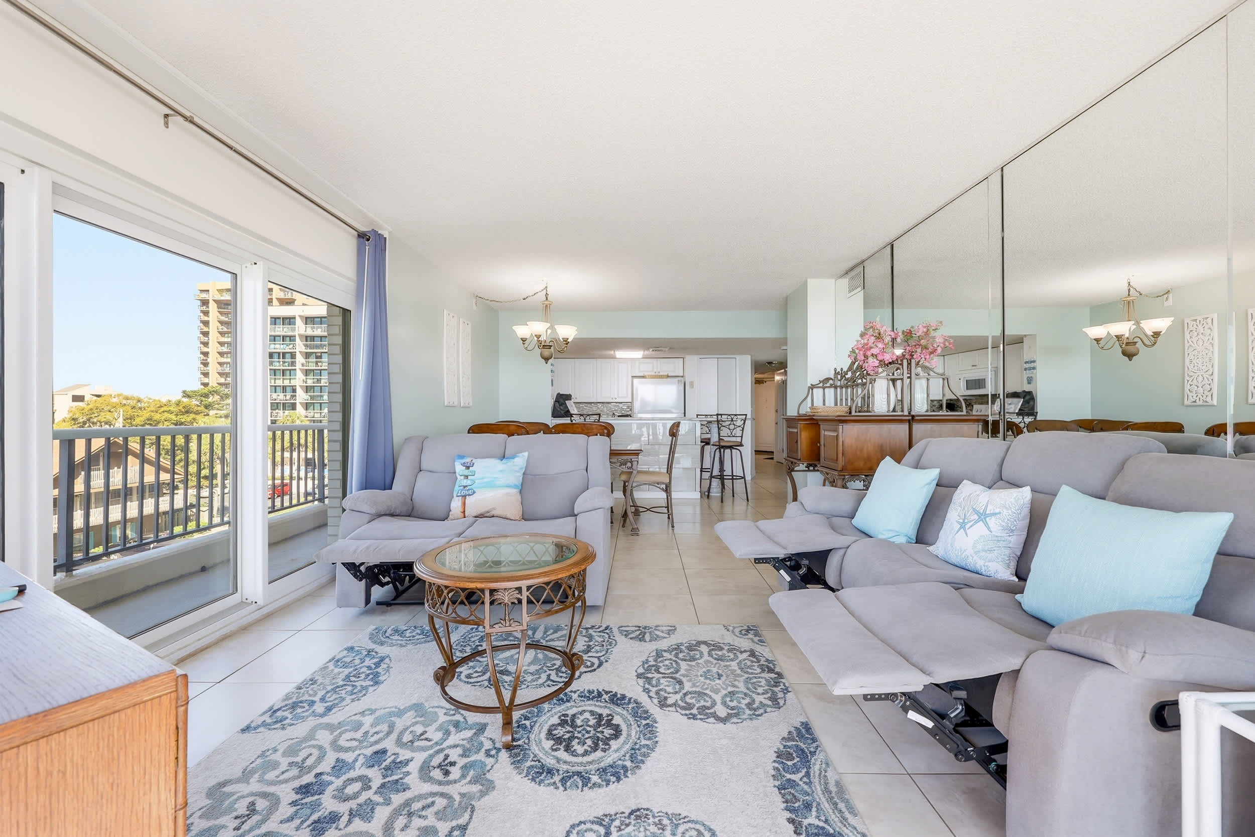 Serenity Suite Oceanfront w Reclining Sofa