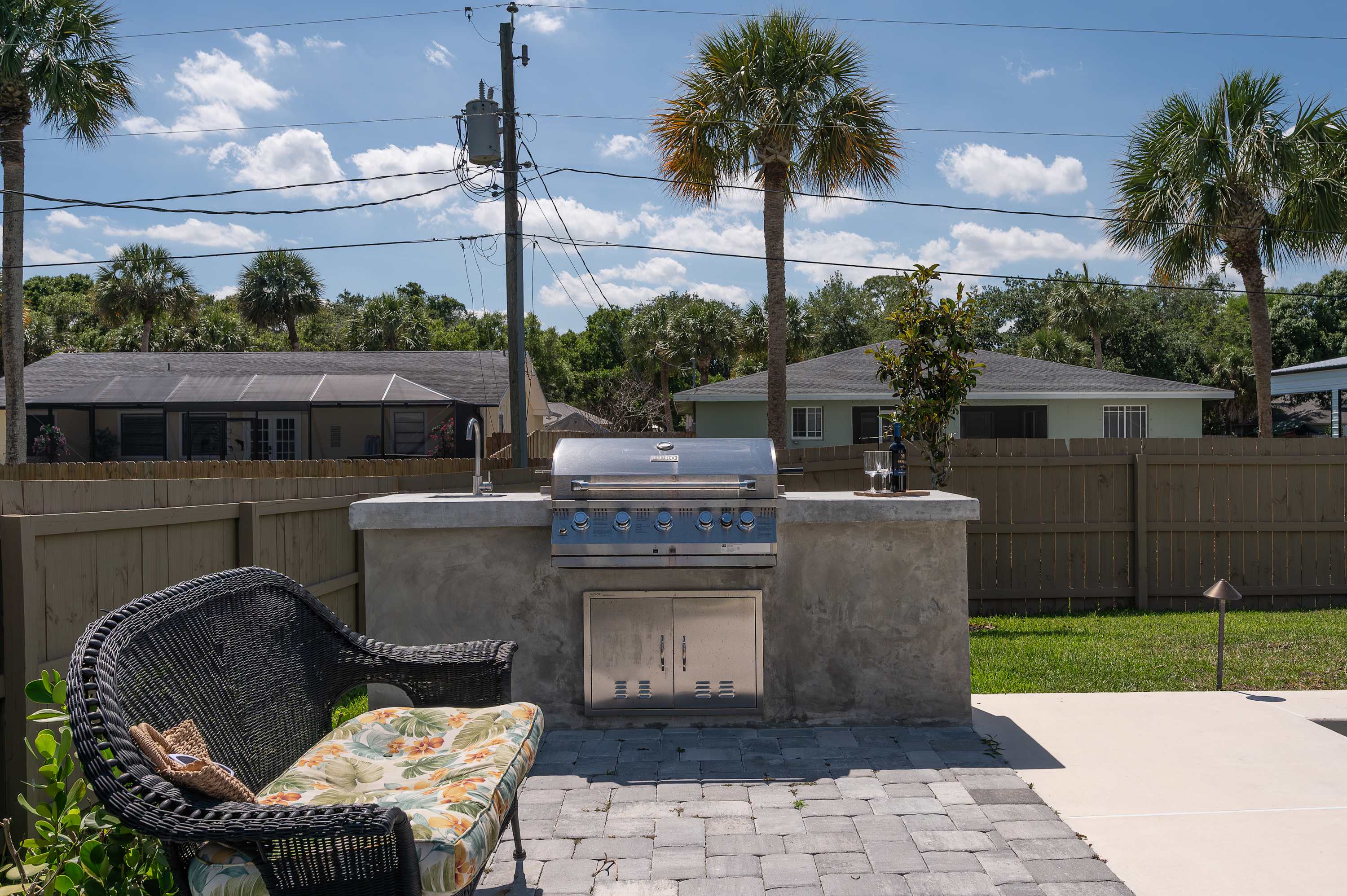 Spacious retreat w/private pool & screened patio