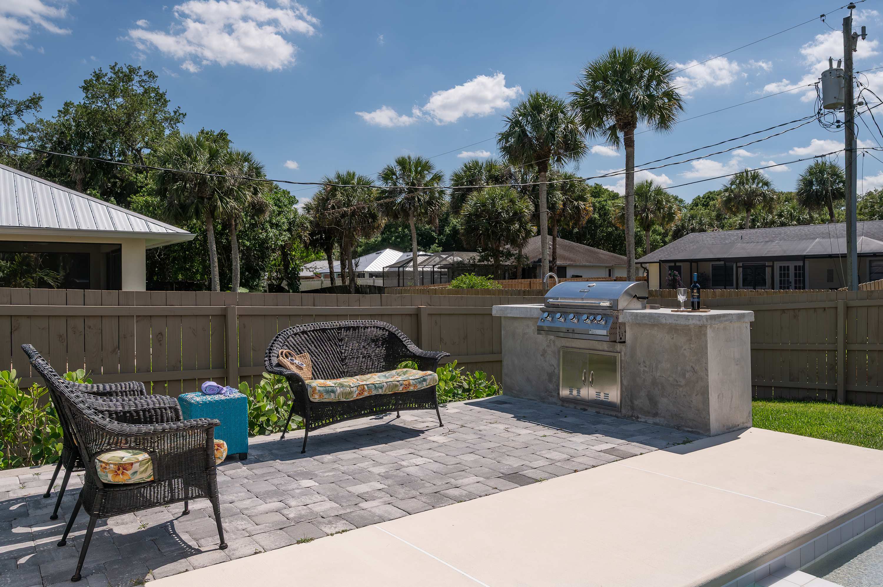 Spacious retreat w/private pool & screened patio