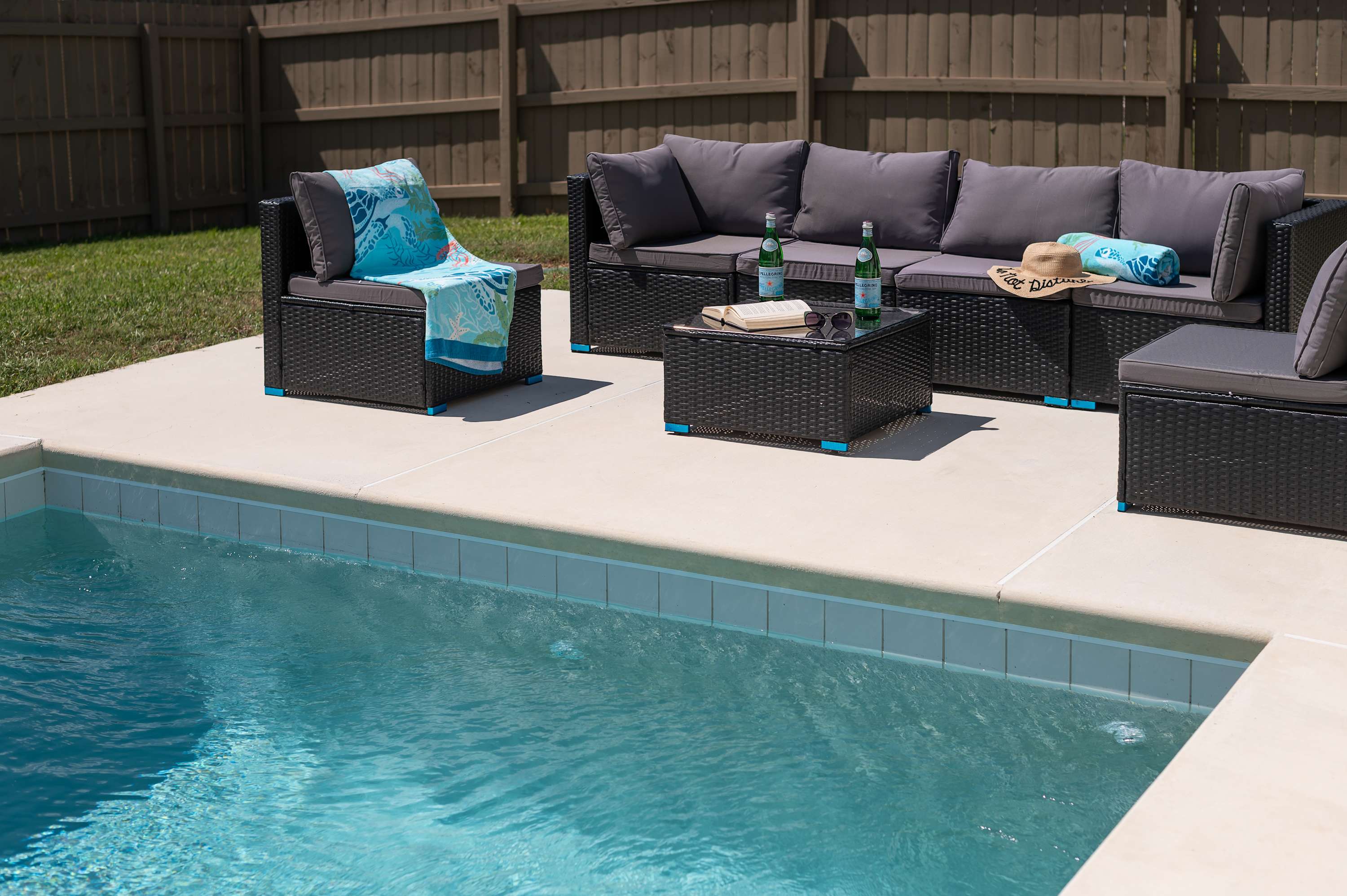 Spacious retreat w/private pool & screened patio