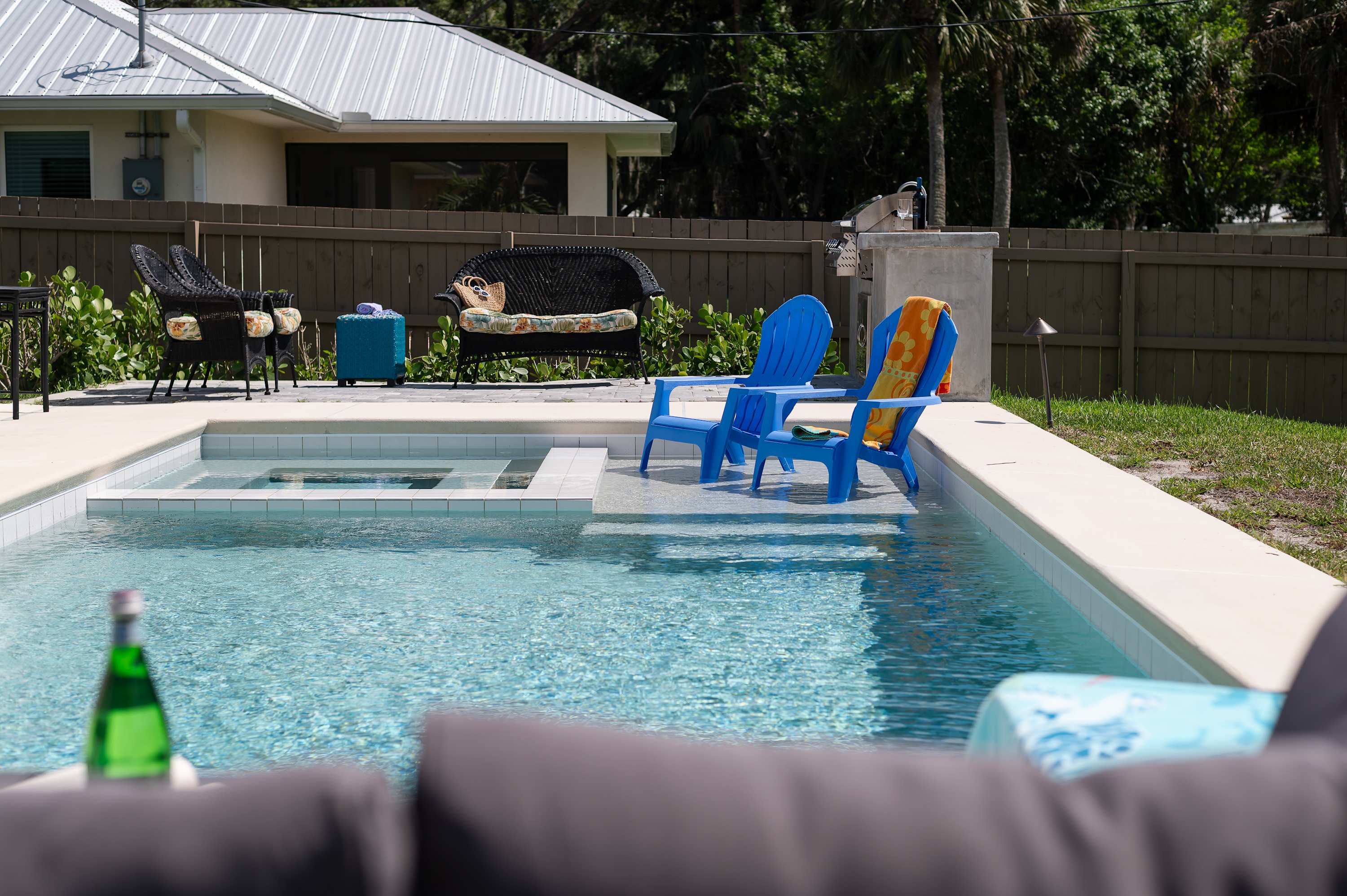 Spacious retreat w/private pool & screened patio