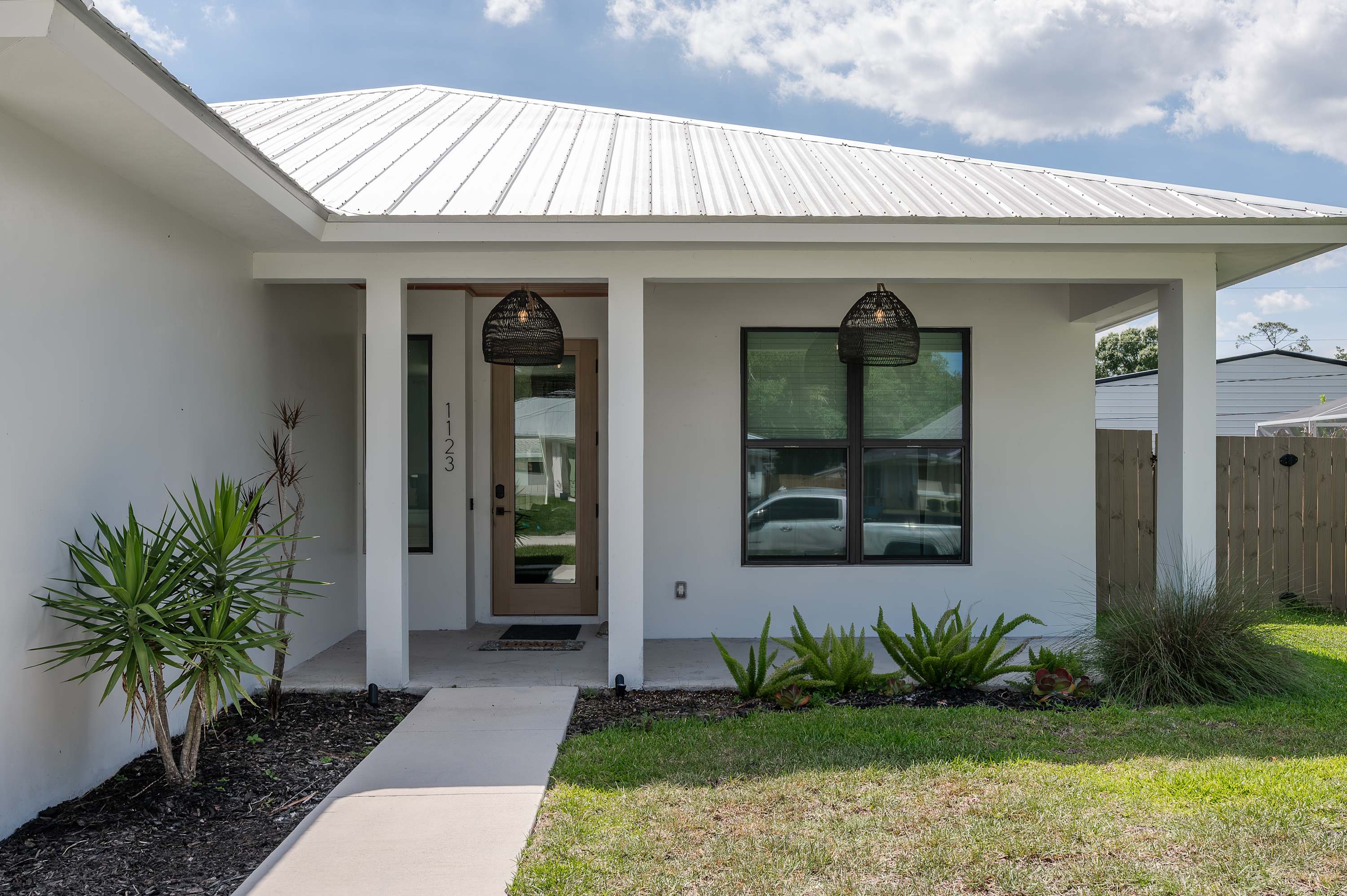 Spacious retreat w/private pool & screened patio