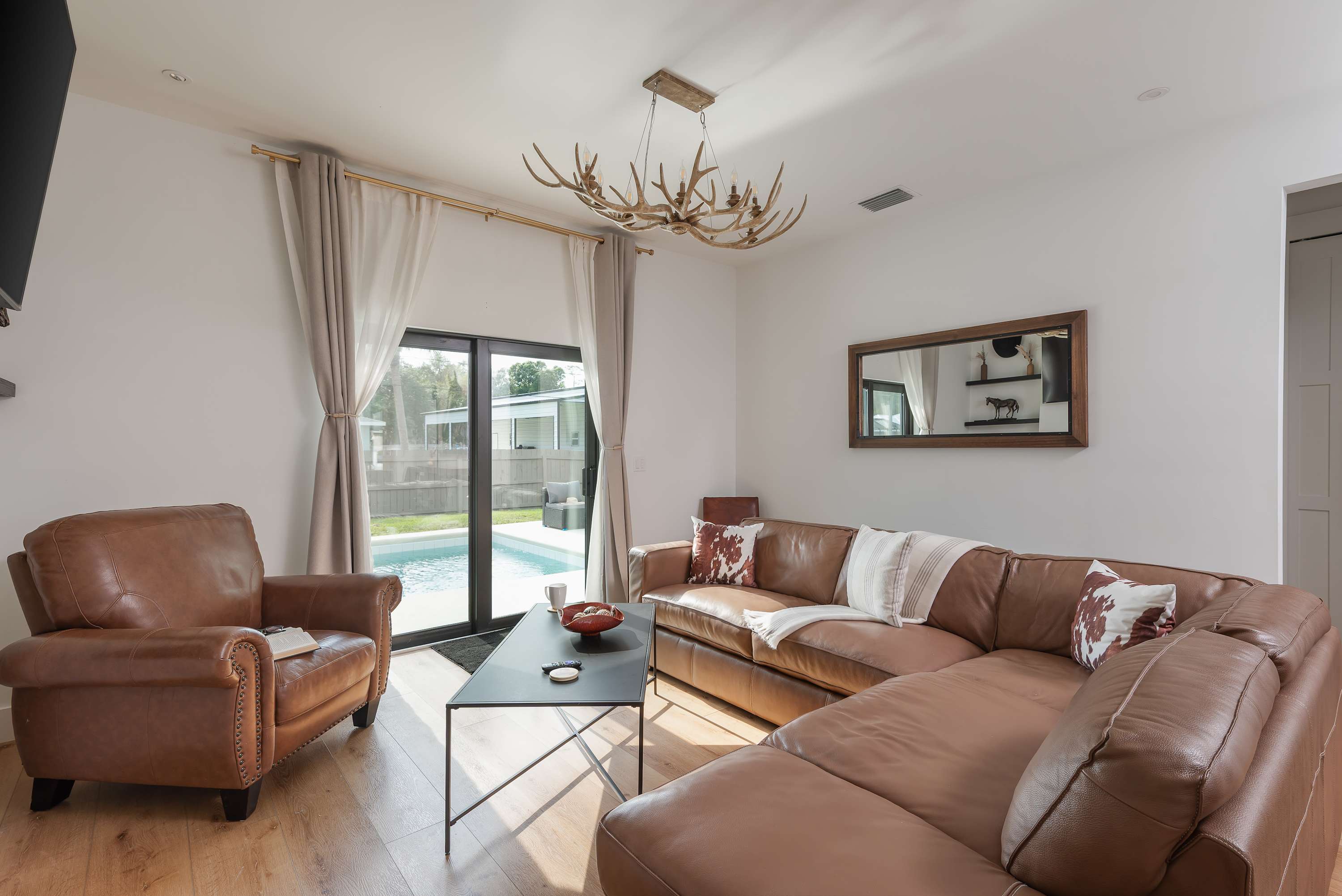 3BR pool retreat w/ backyard & BBQ grill