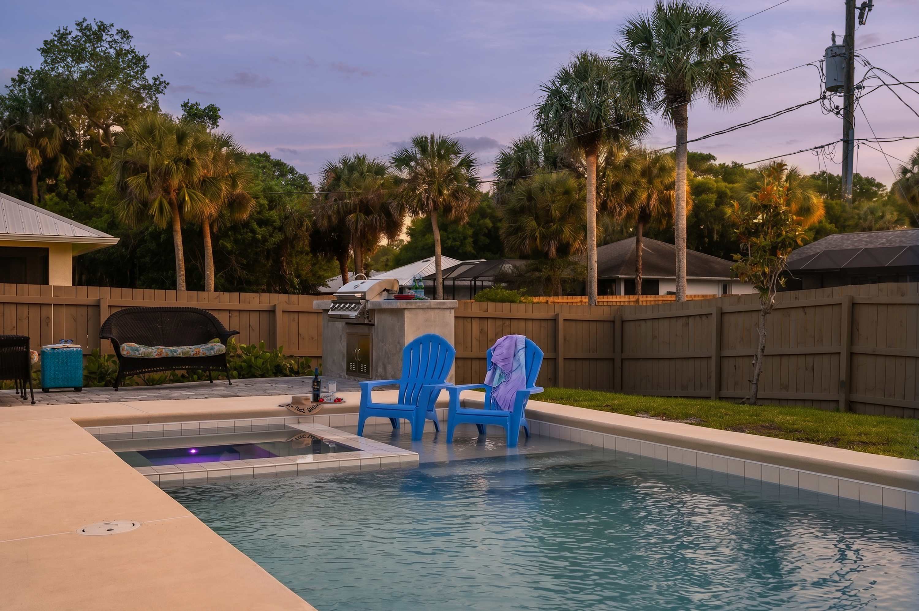 Spacious retreat w/private pool & screened patio