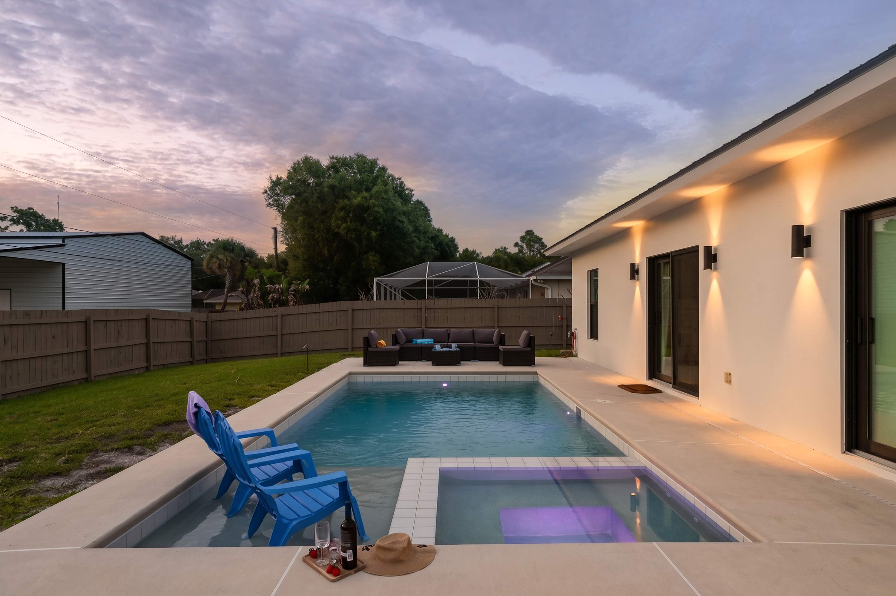 Spacious retreat w/private pool & screened patio