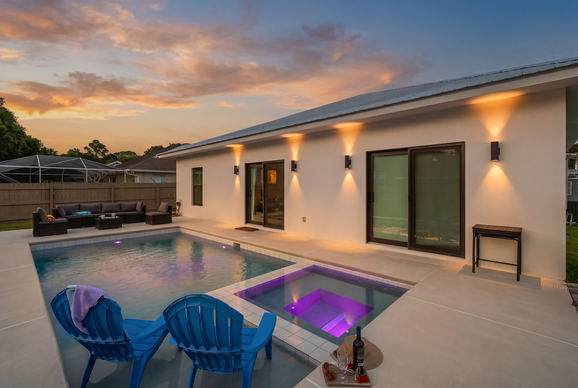 Spacious retreat w/private pool & screened patio