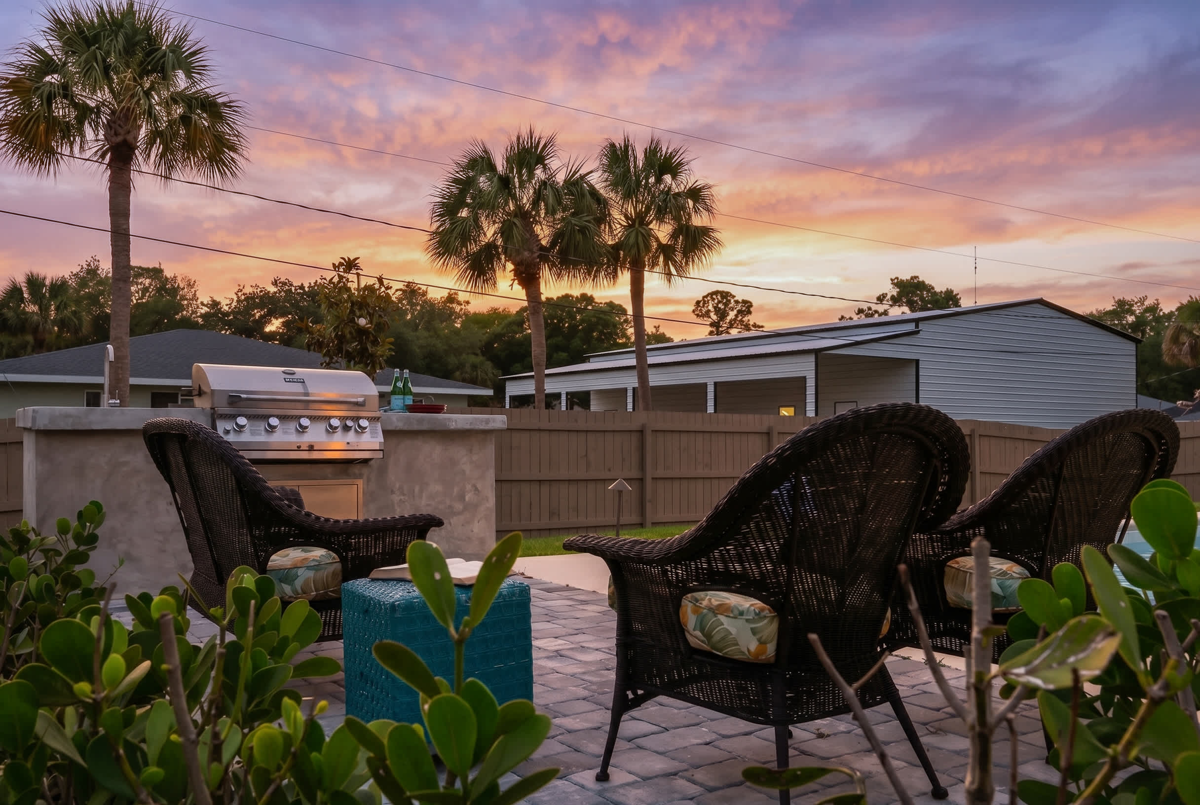 Spacious retreat w/private pool & screened patio