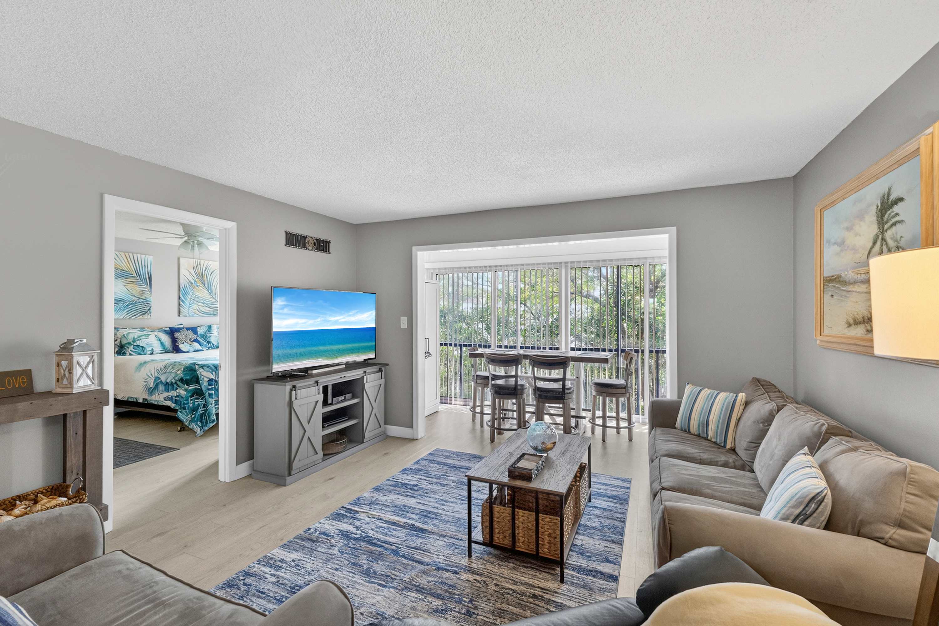 Updated 2-Bedroom Condo by Crescent Beach