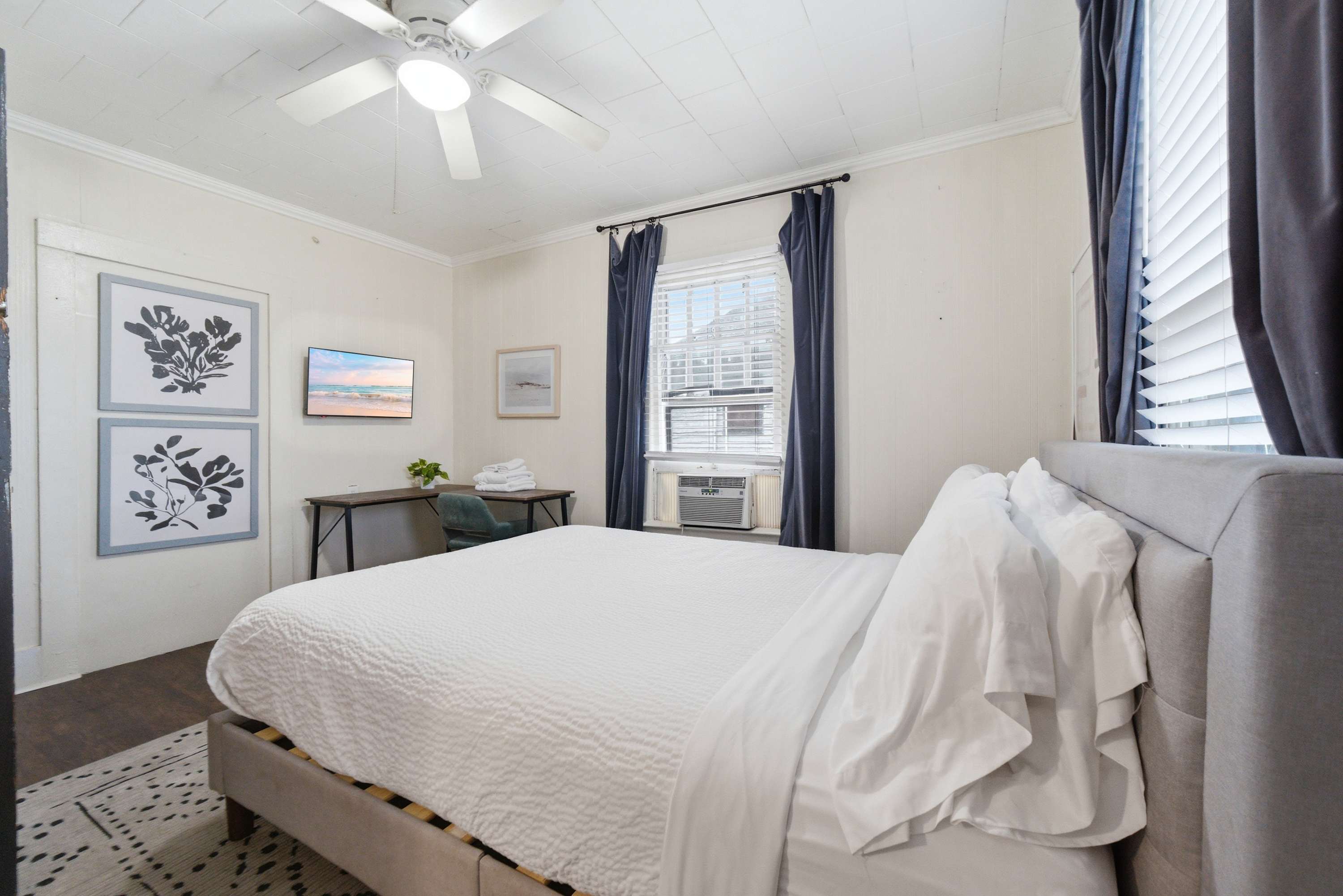 Private Bedroom in Spacious Home Near Downtown Laf