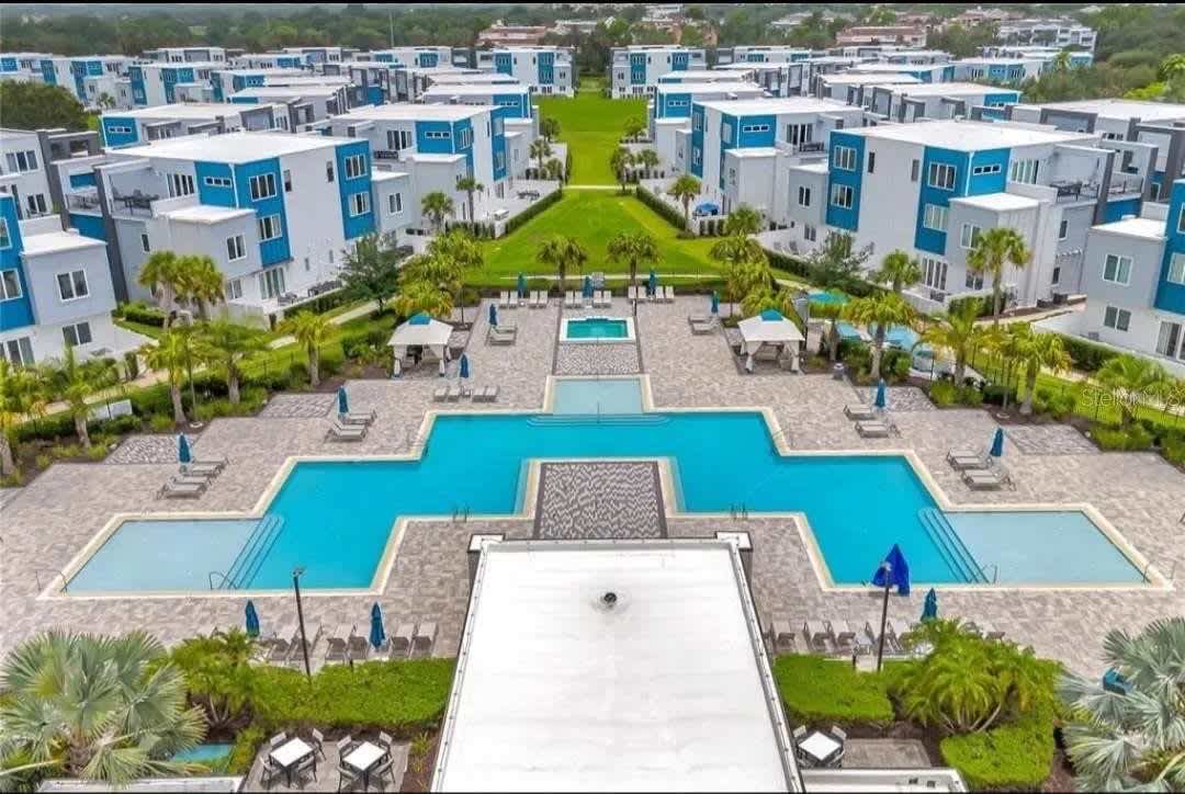 Condo w/pool & golf view balcony