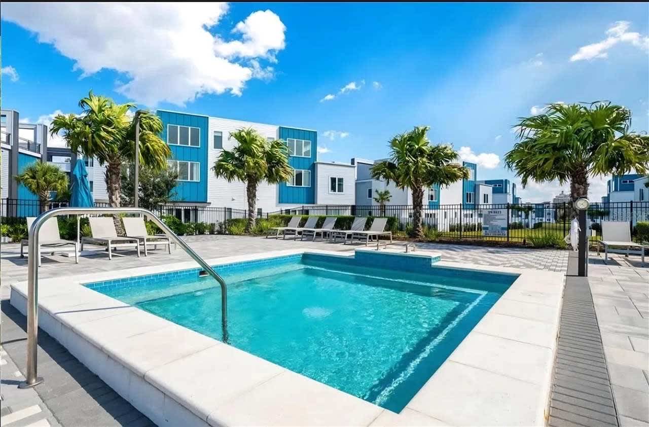 Condo w/pool & golf view balcony
