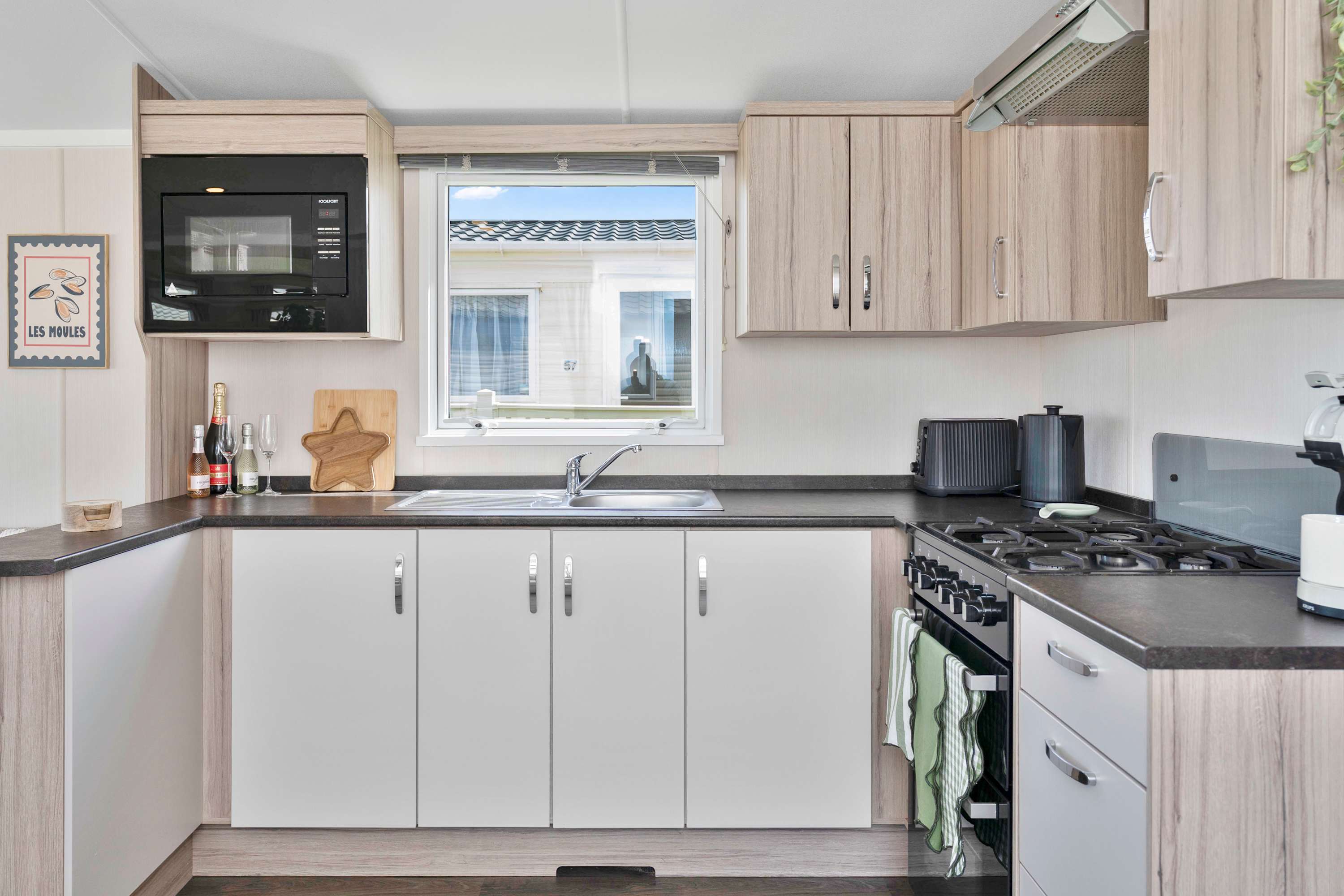 Free Parking - Pease Bay Family Caravan -3BR- WiFi in Southern Upland Way TD13 5YP - Property image 5 - VivreStays