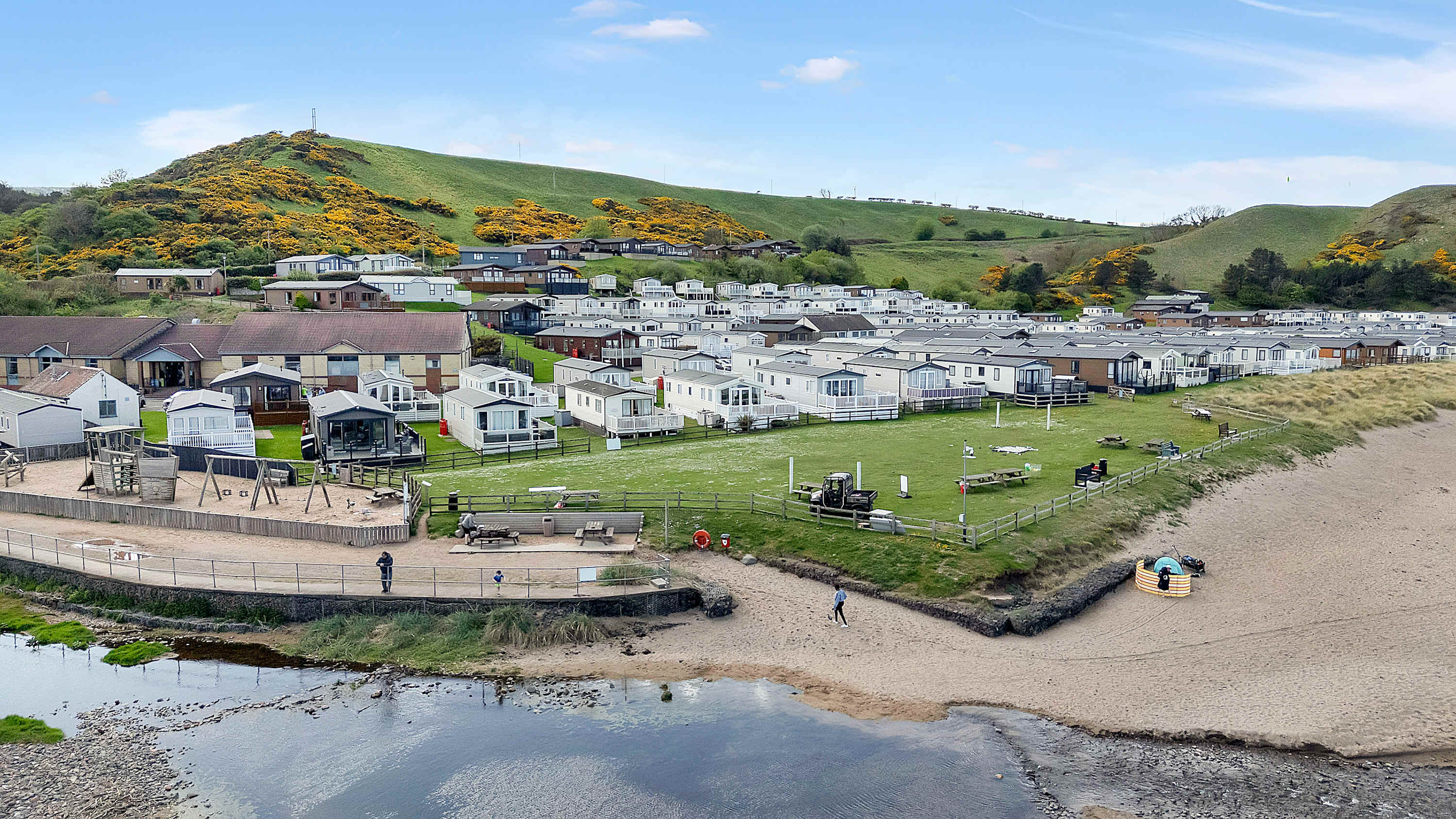 Free Parking - Pease Bay Family Caravan -3BR- WiFi in Southern Upland Way TD13 5YP - Property image 21 - VivreStays