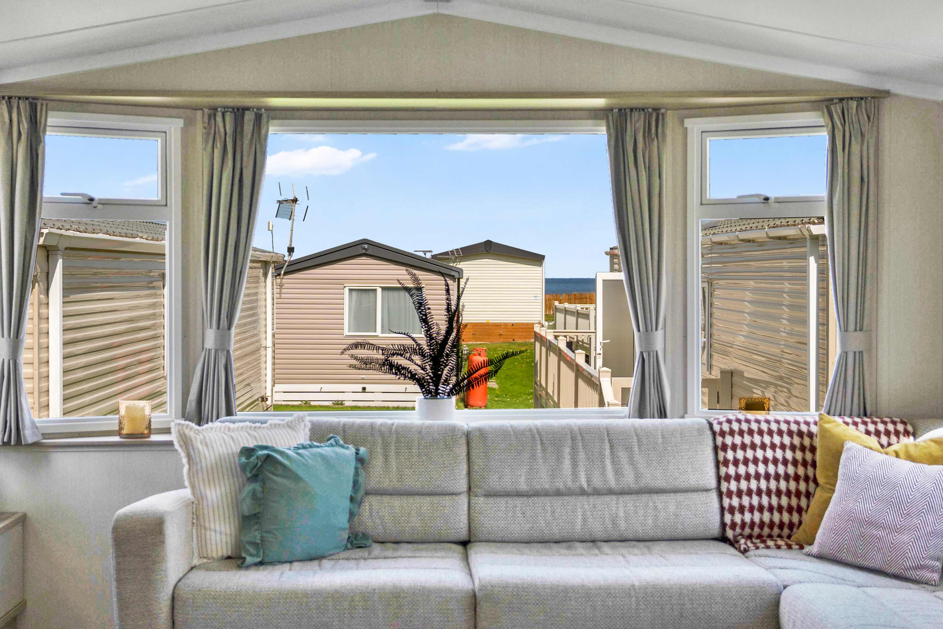 Free Parking - Pease Bay Family Caravan -3BR- WiFi in Southern Upland Way TD13 5YP - Property image 8 - VivreStays