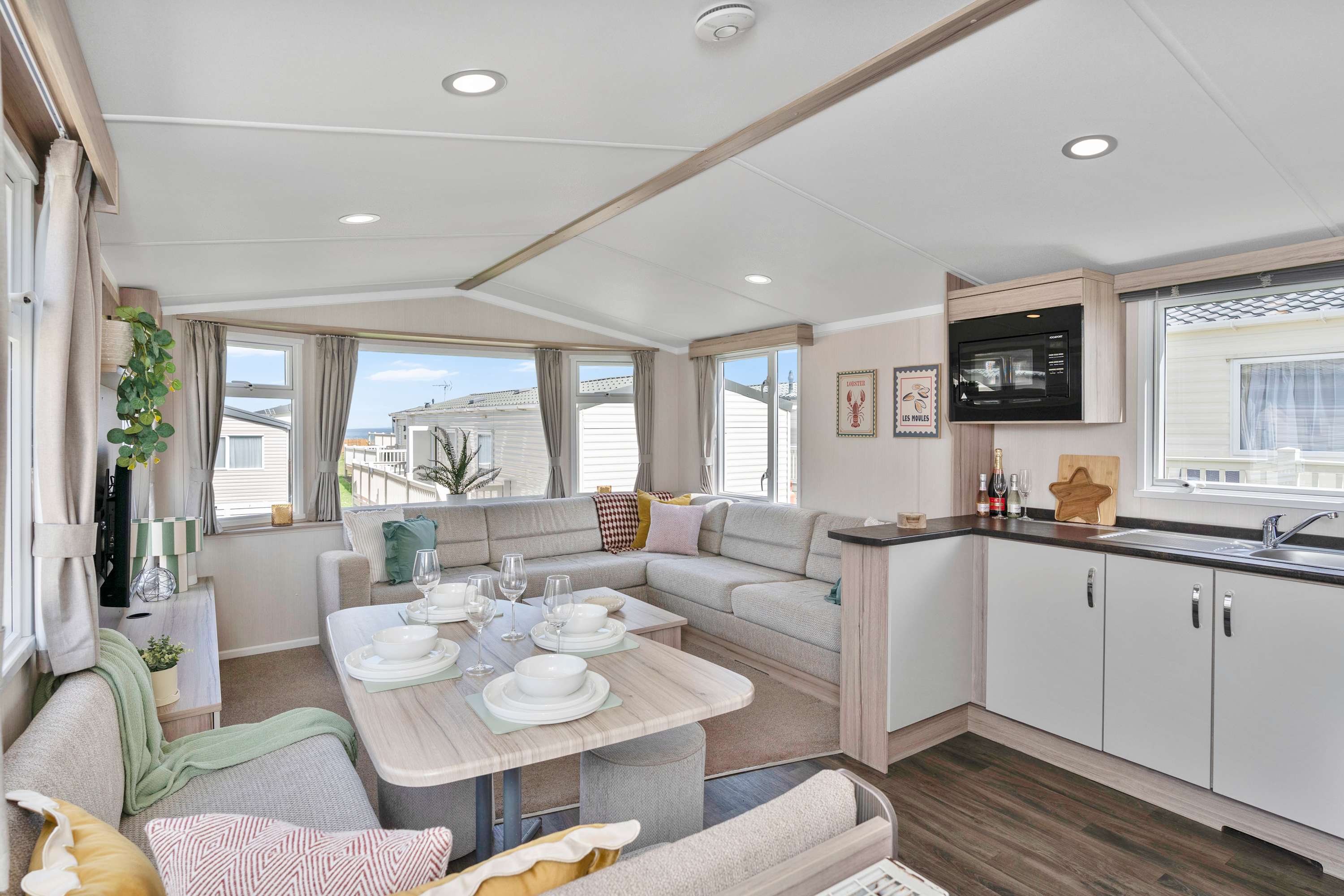 Free Parking - Pease Bay Family Caravan -3BR- WiFi in Southern Upland Way TD13 5YP - Property image 6 - VivreStays