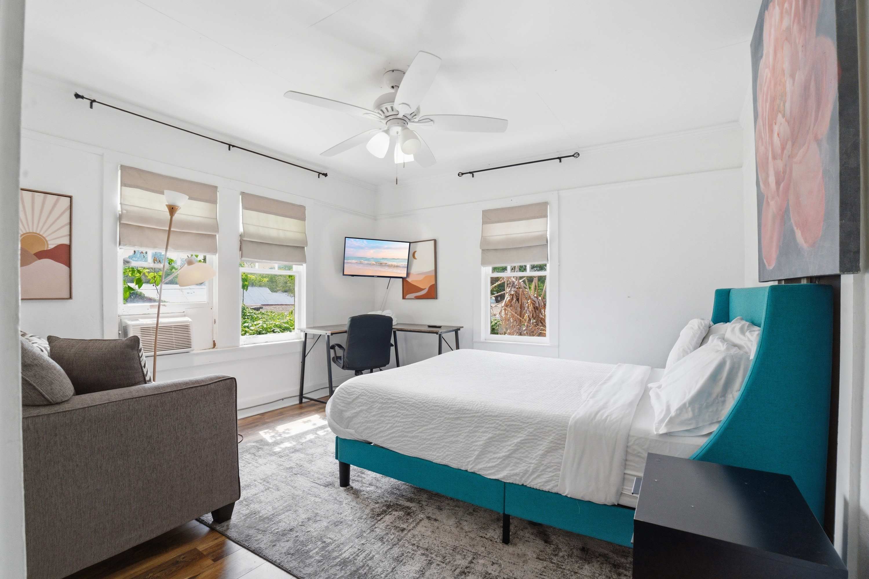 Cozy Private Room in Shared Home Near Downtown