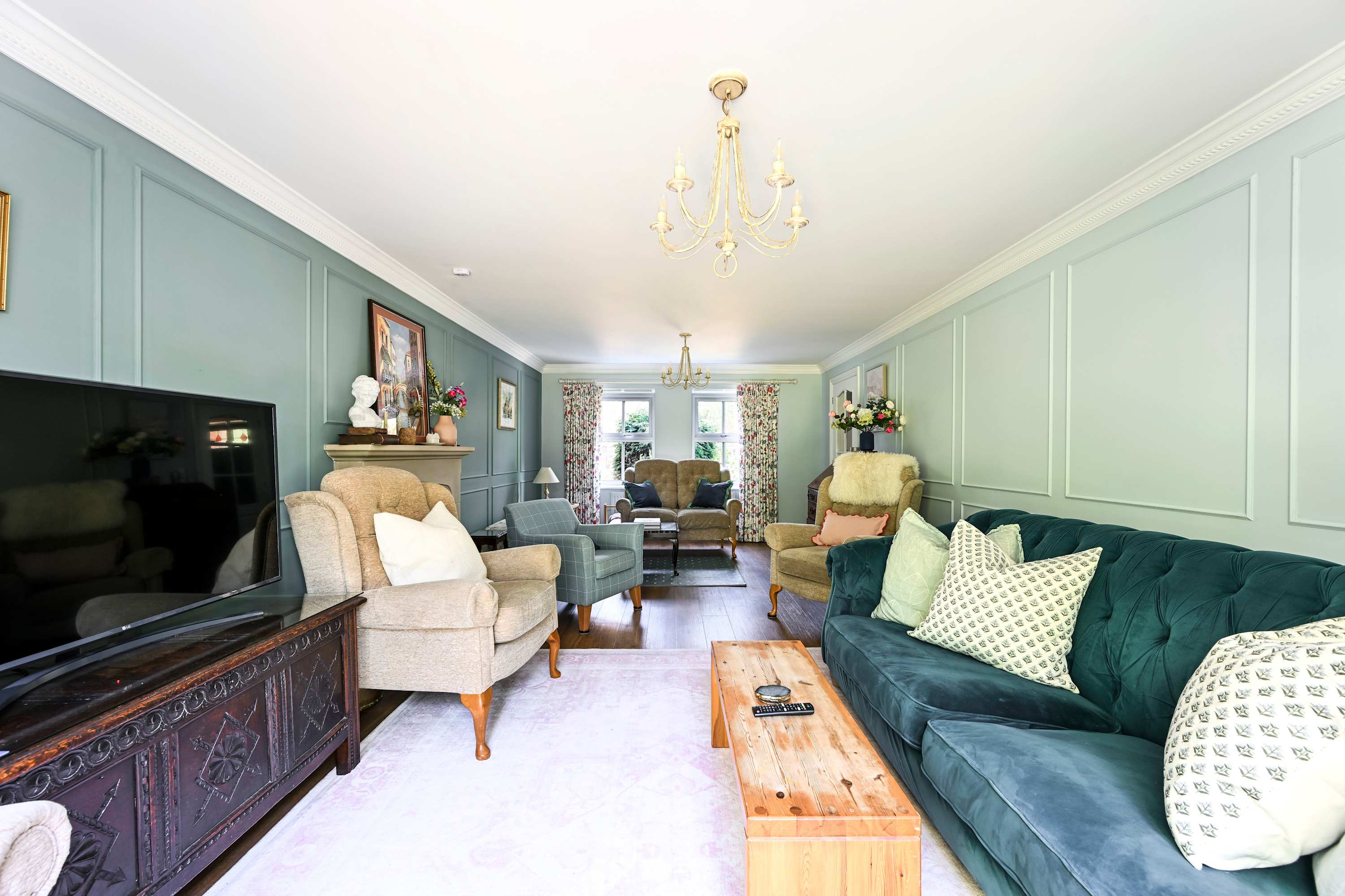 Big 5-Bed Home | Garden & 5 Min to Blenheim Palace in Broad Field Road 22 OX5 1UL - Property image 28 - VivreStays