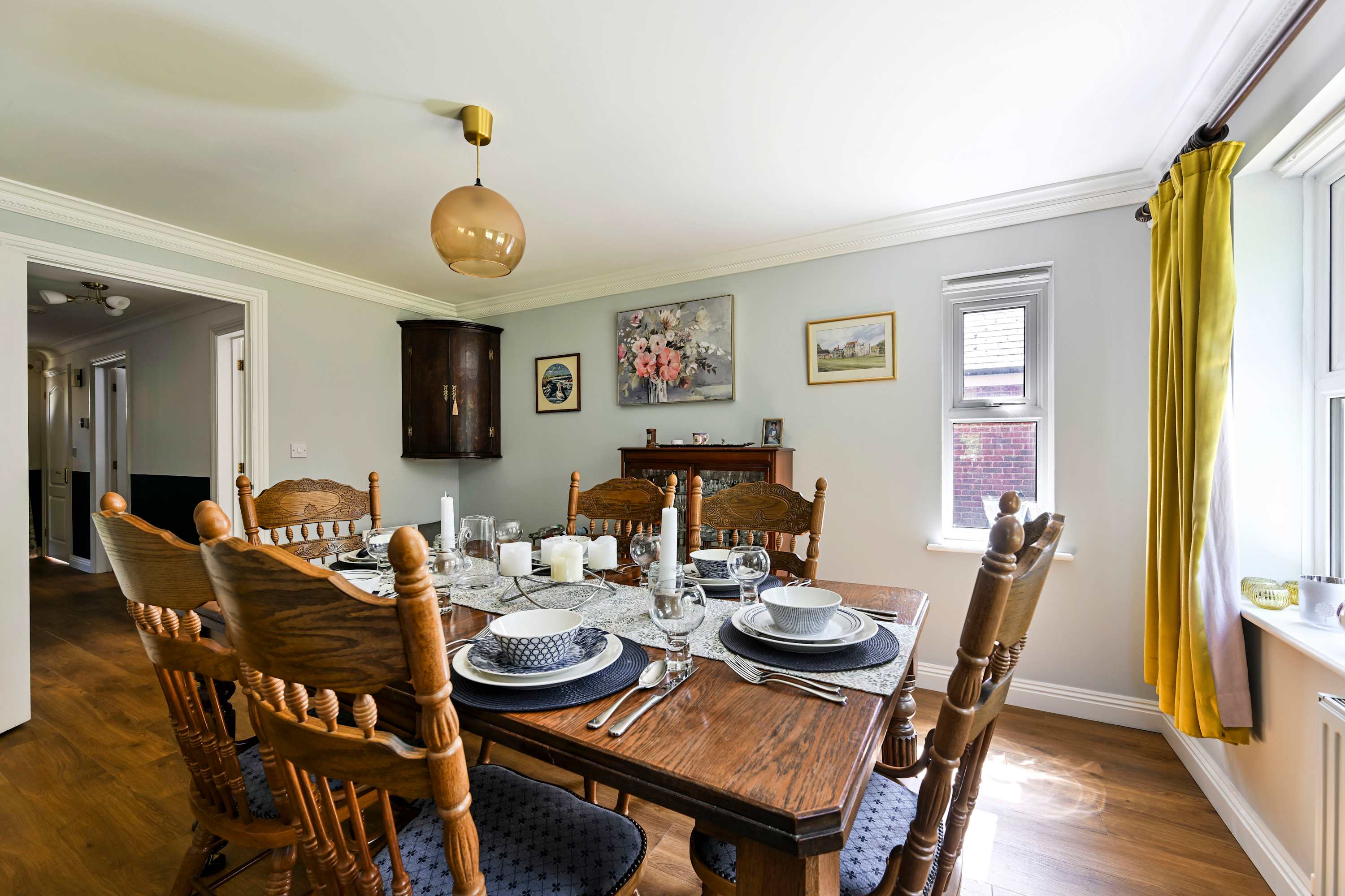 Big 5-Bed Home | Garden & 5 Min to Blenheim Palace in Broad Field Road 22 OX5 1UL - Property image 8 - VivreStays
