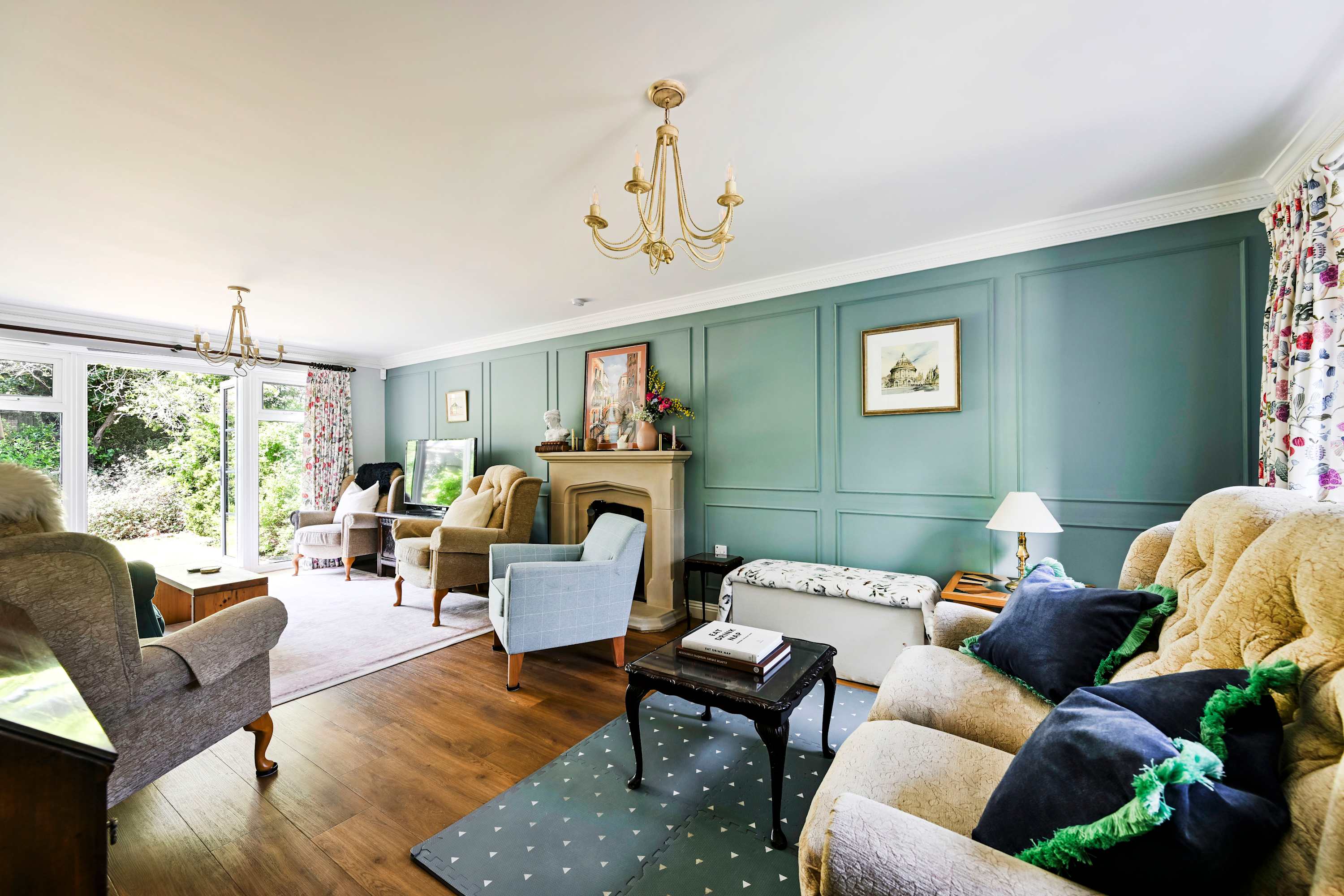 Big 5-Bed Home | Garden & 5 Min to Blenheim Palace in Broad Field Road 22 OX5 1UL - Property image 3 - VivreStays