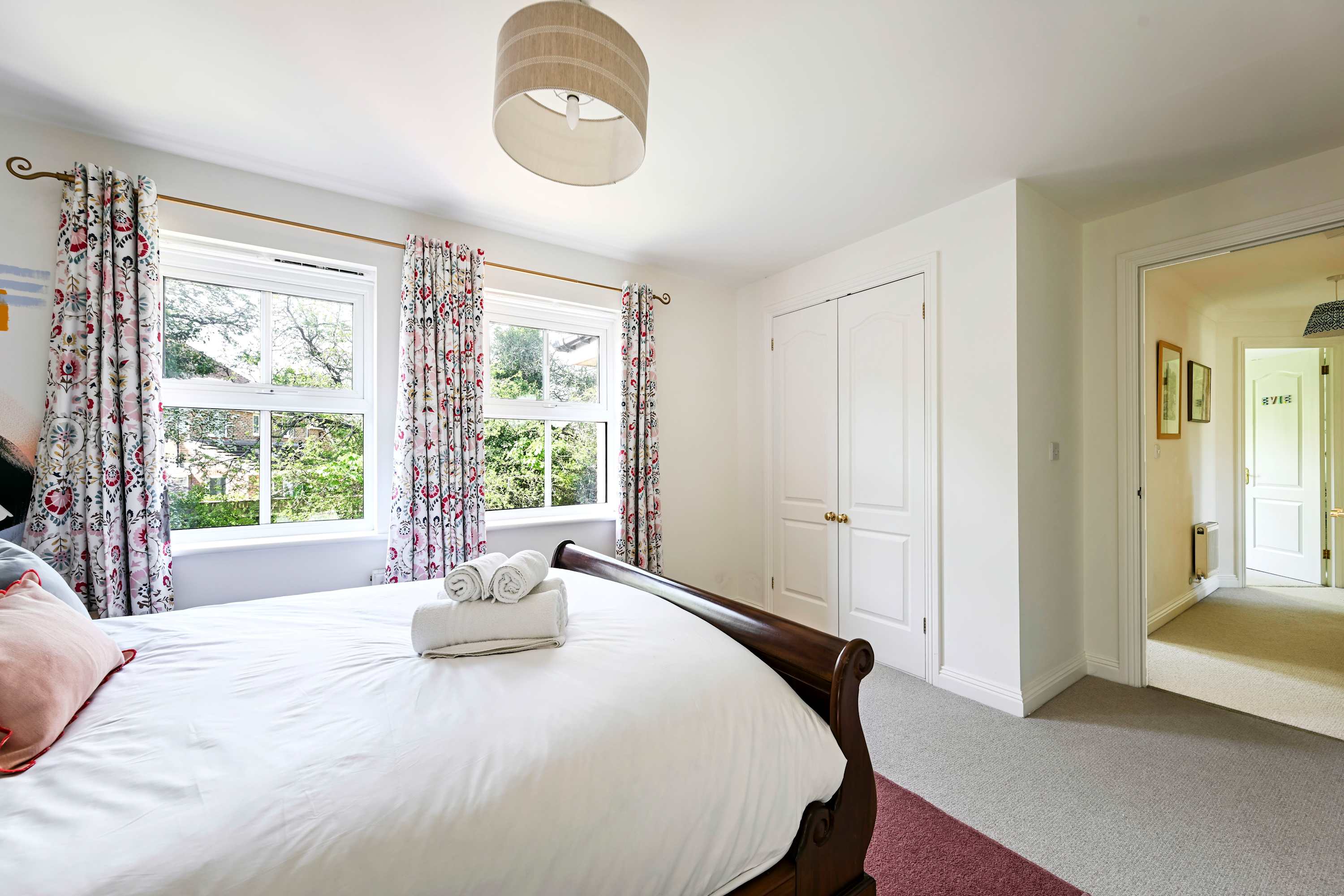 Big 5-Bed Home | Garden & 5 Min to Blenheim Palace in Broad Field Road 22 OX5 1UL - Property image 19 - VivreStays